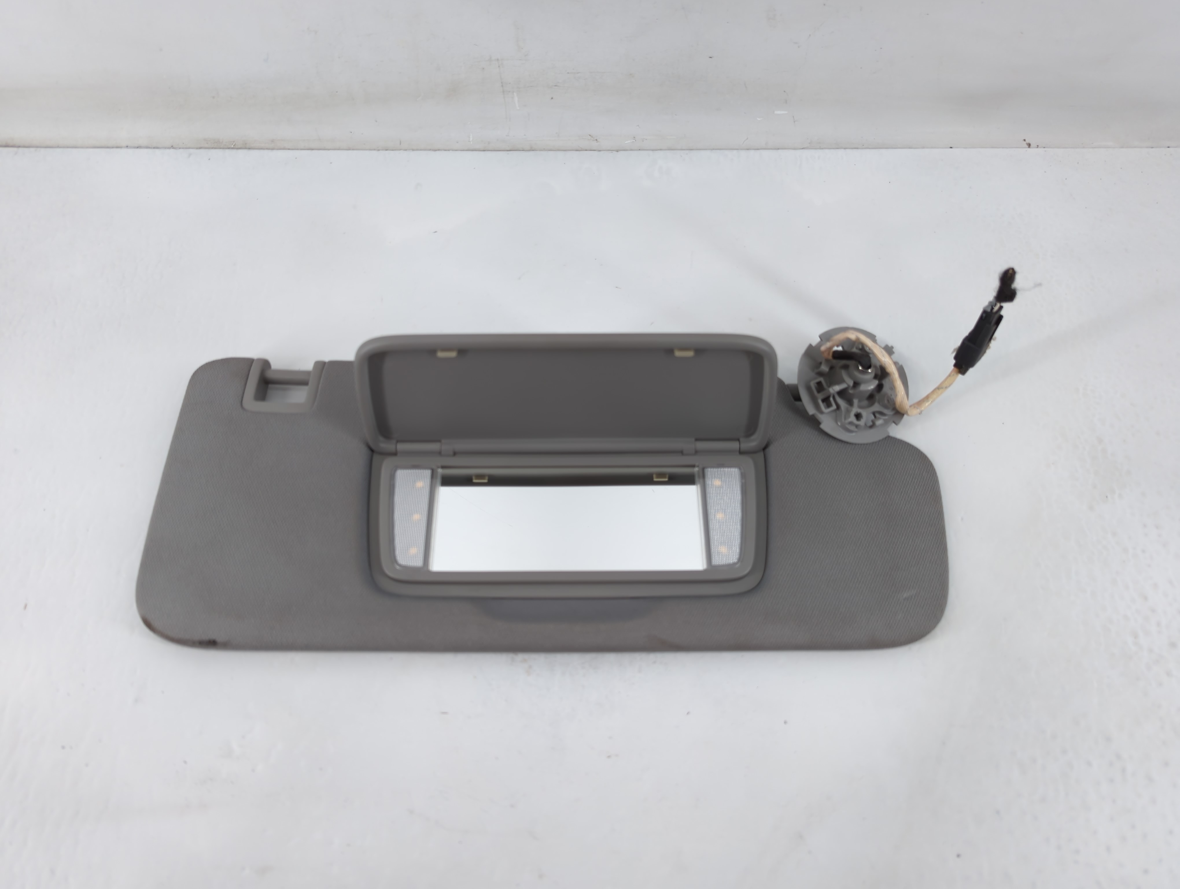 2020-2022 Chevrolet Equinox Passenger Sun Visor Mirror Right Sunvisor 819580 - Oemusedautoparts1.com
