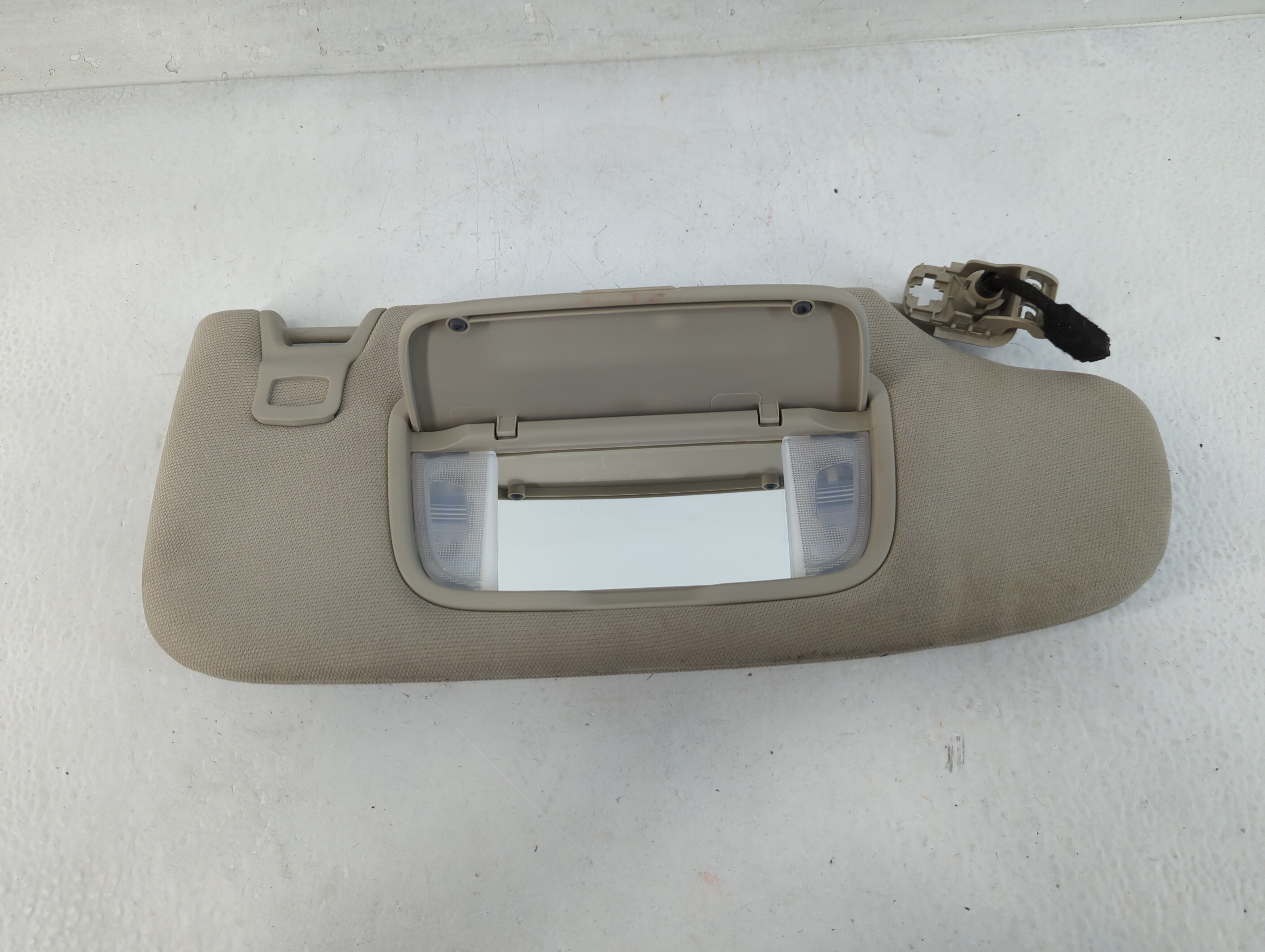 2017-2020 Ford Fusion Passenger Sun Visor Mirror Right Sunvisor Beige 819586 - Oemusedautoparts1.com
