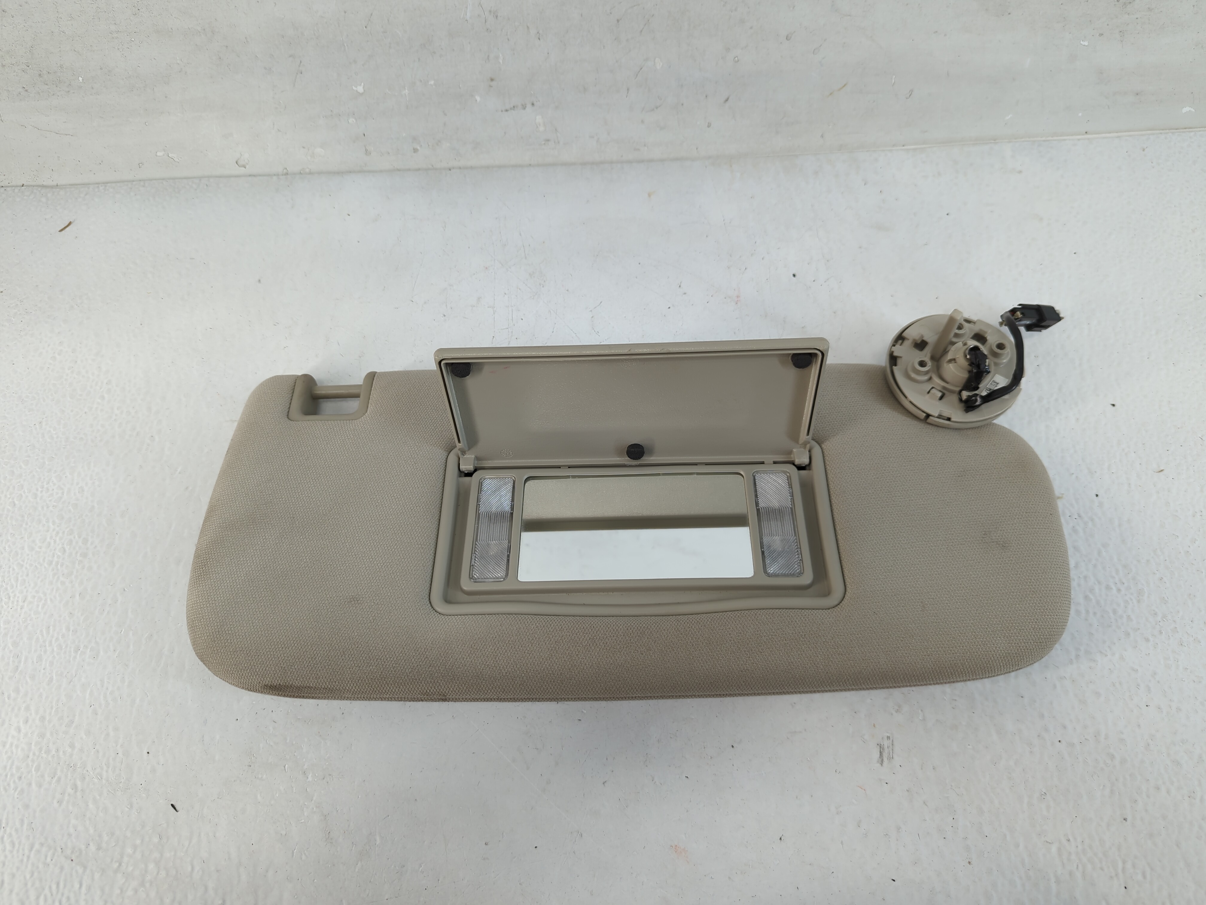 2011-2022 Dodge Durango Passenger Sun Visor Mirror Right Sunvisor Beige 819587 - Oemusedautoparts1.com