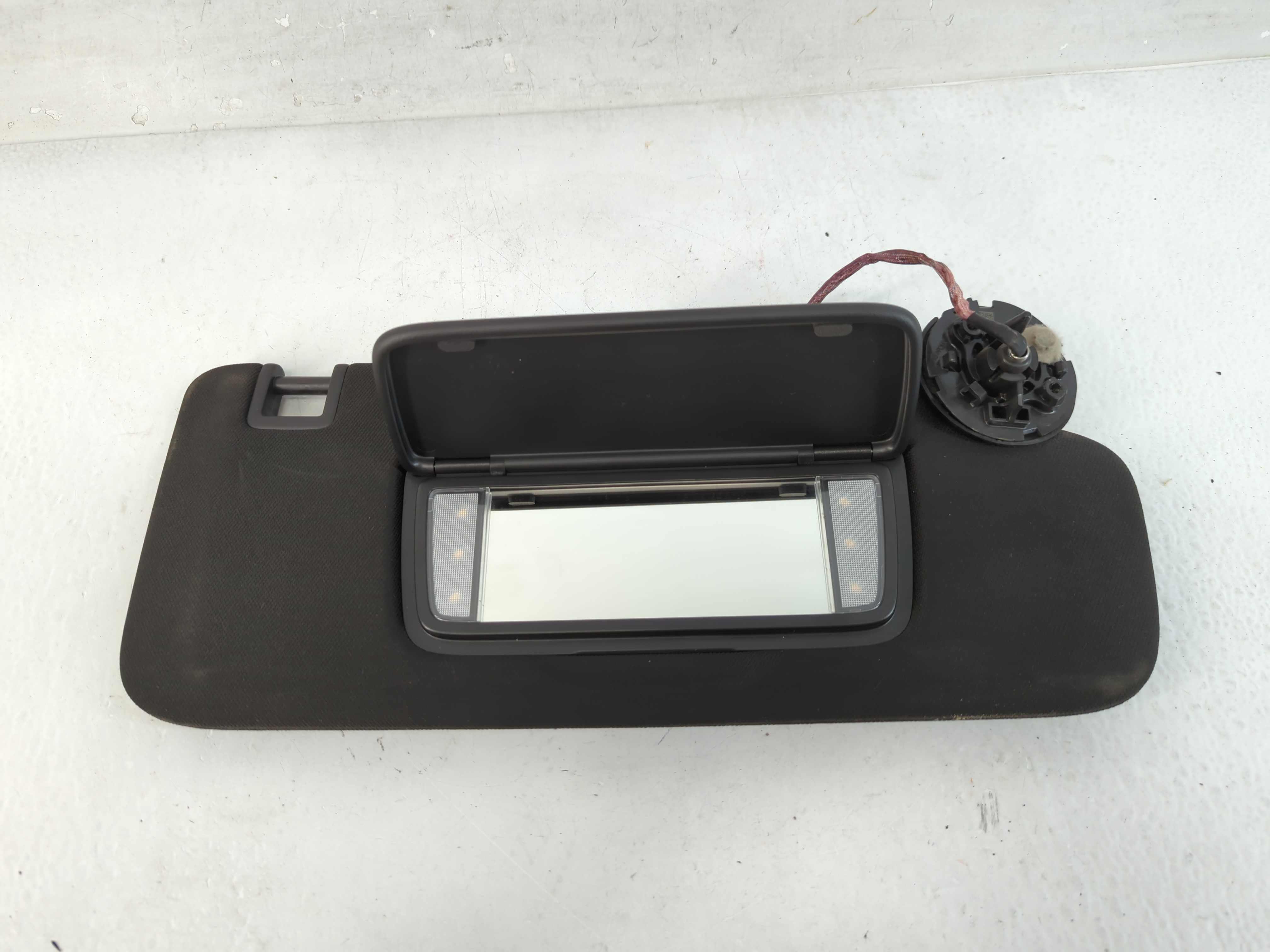 Picture of 2020-2020 Cadillac Ct4 Passenger Sun Visor Mirror Right Sunvisor Black 819588