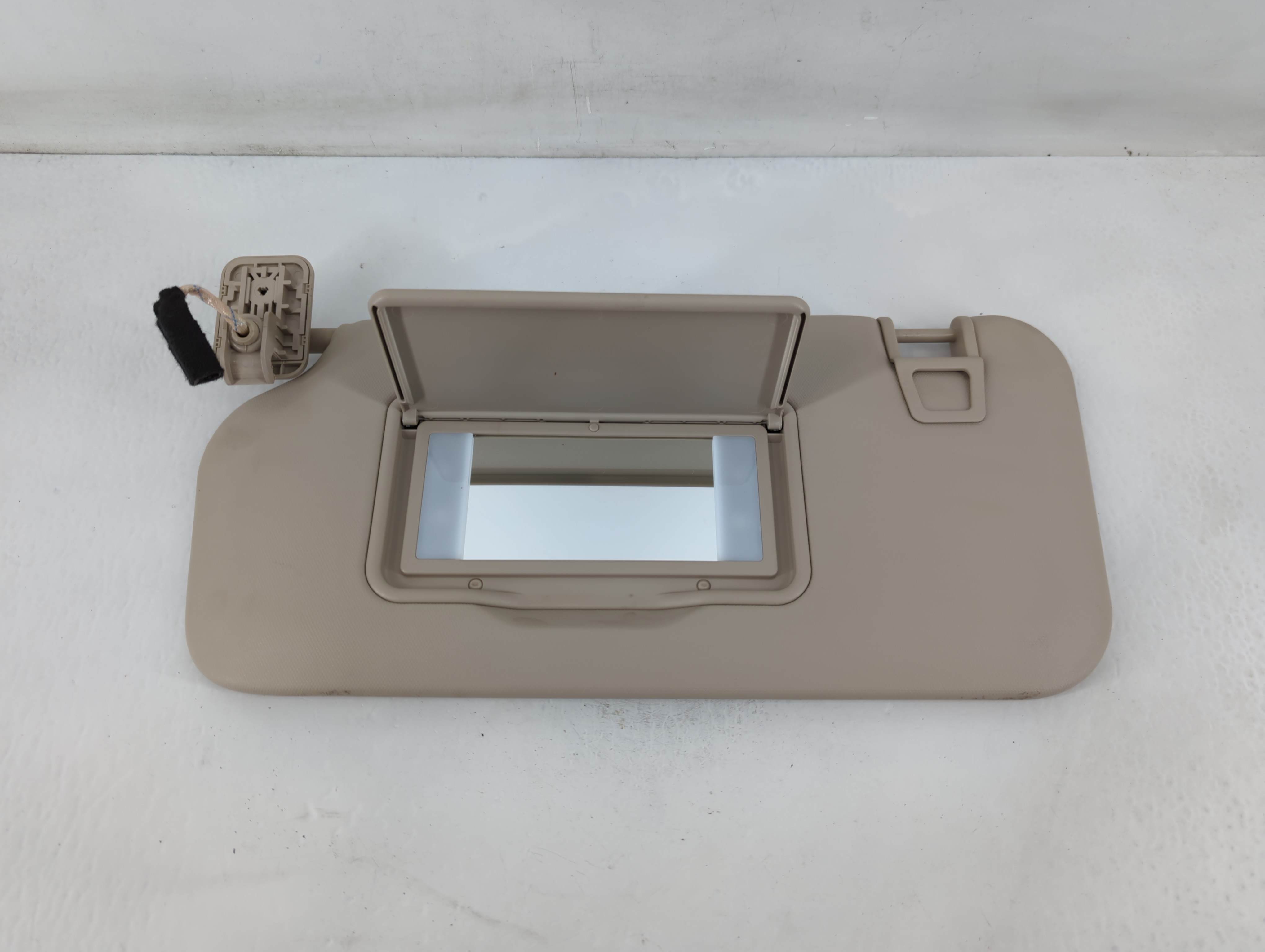 2020-2020 Ford Escape Driver Sun Visor Mirror Left Sunvisor Grey 819621 - Oemusedautoparts1.com
