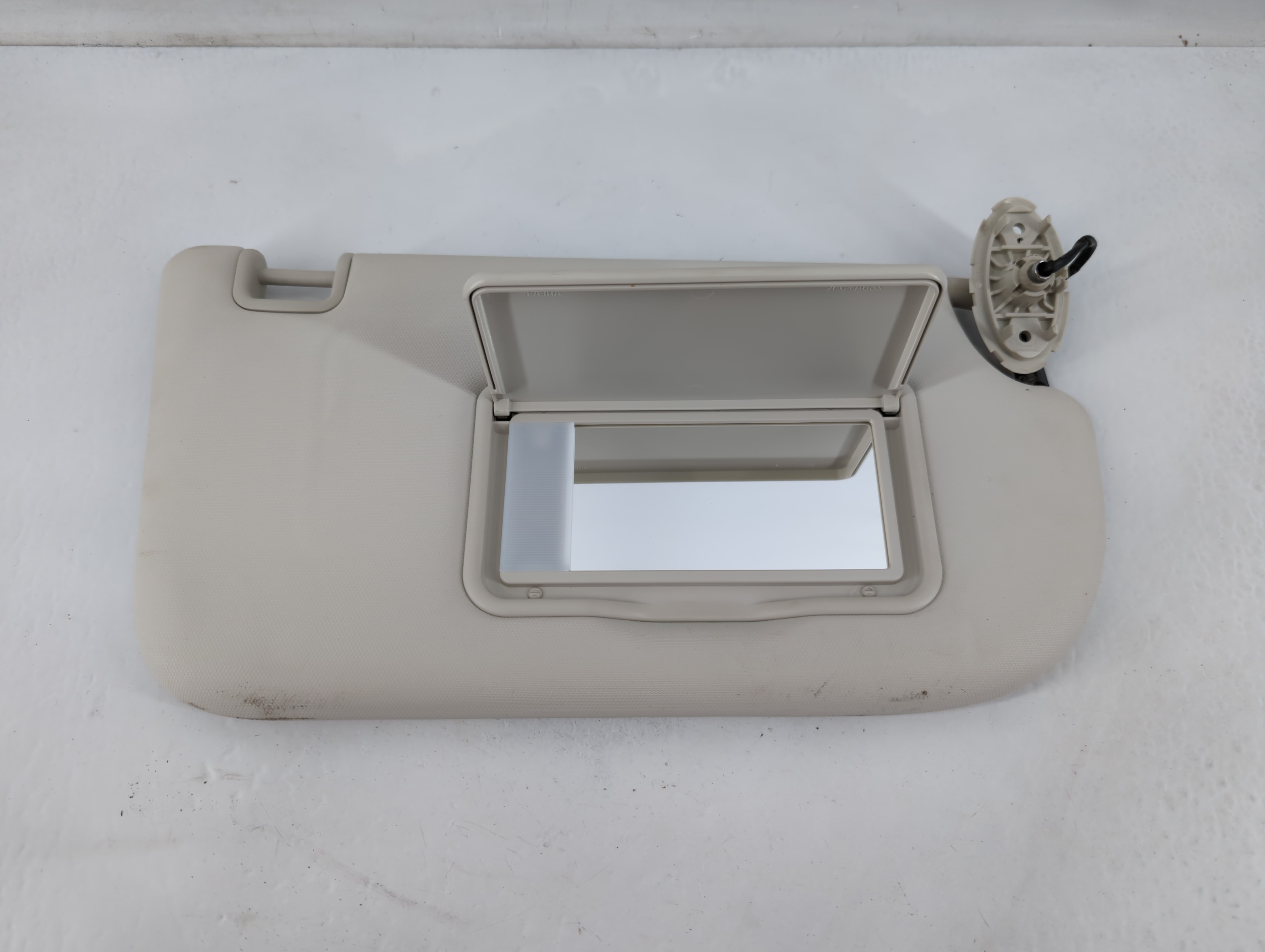 2013-2019 Ford Escape Passenger Sun Visor Mirror Right Sunvisor Ivory 819633 - Oemusedautoparts1.com