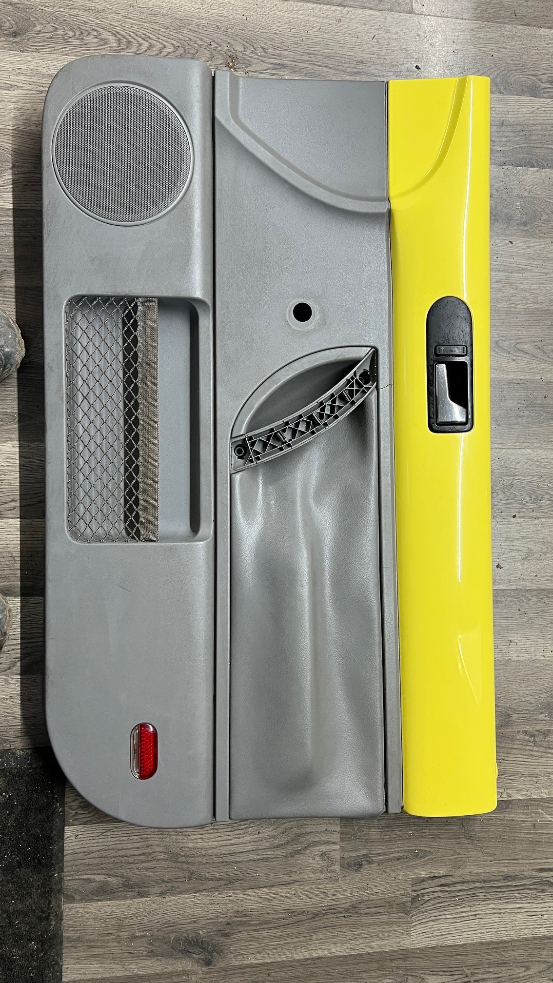2000 Volkswagen Beetle Front Passenger Manual Interior Door Panel Has Damage - Oemusedautoparts1.com
