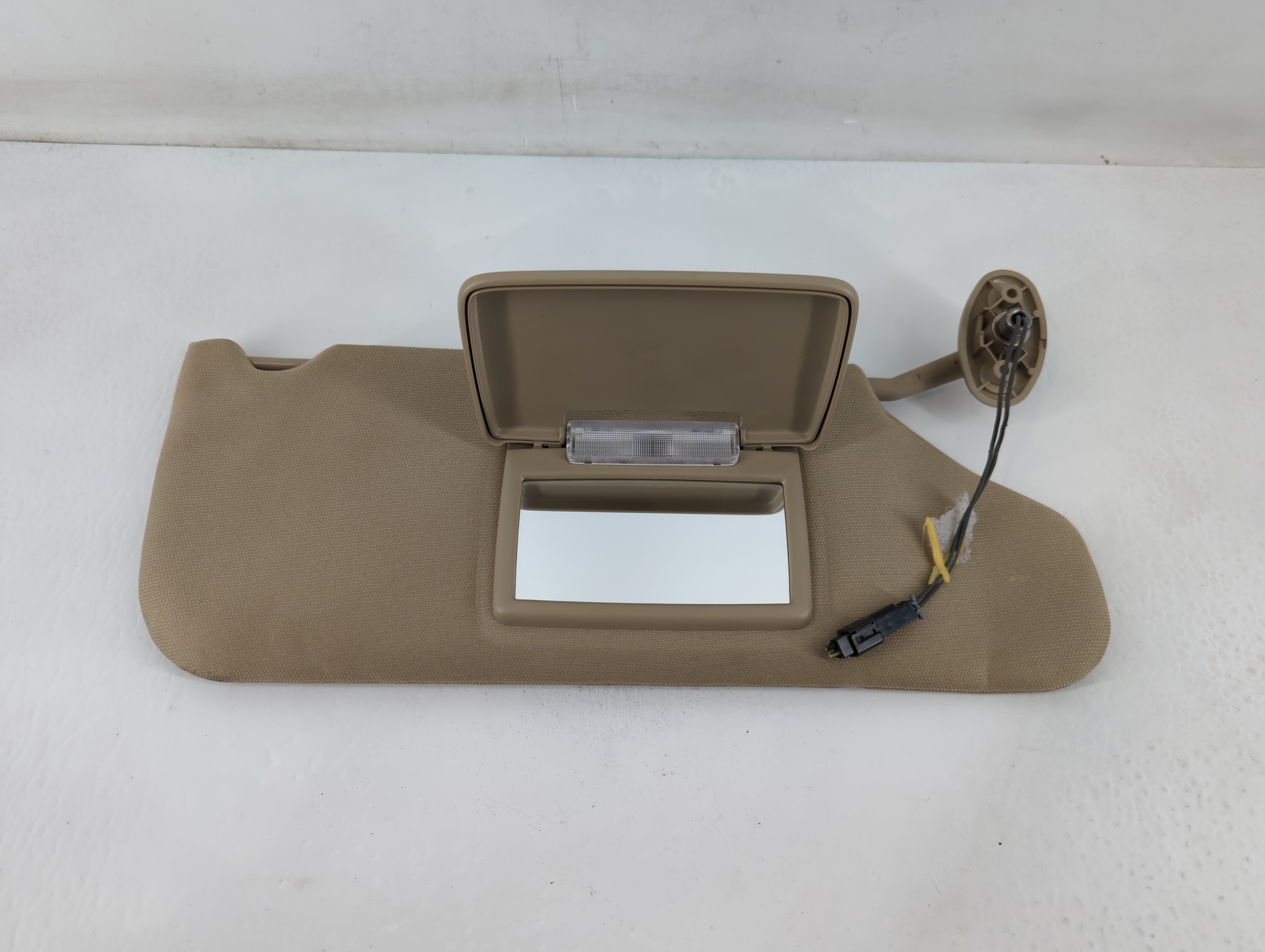 2011-2014 Chrysler 200 Passenger Sun Visor Mirror Right Sunvisor Beige 819663 - Oemusedautoparts1.com