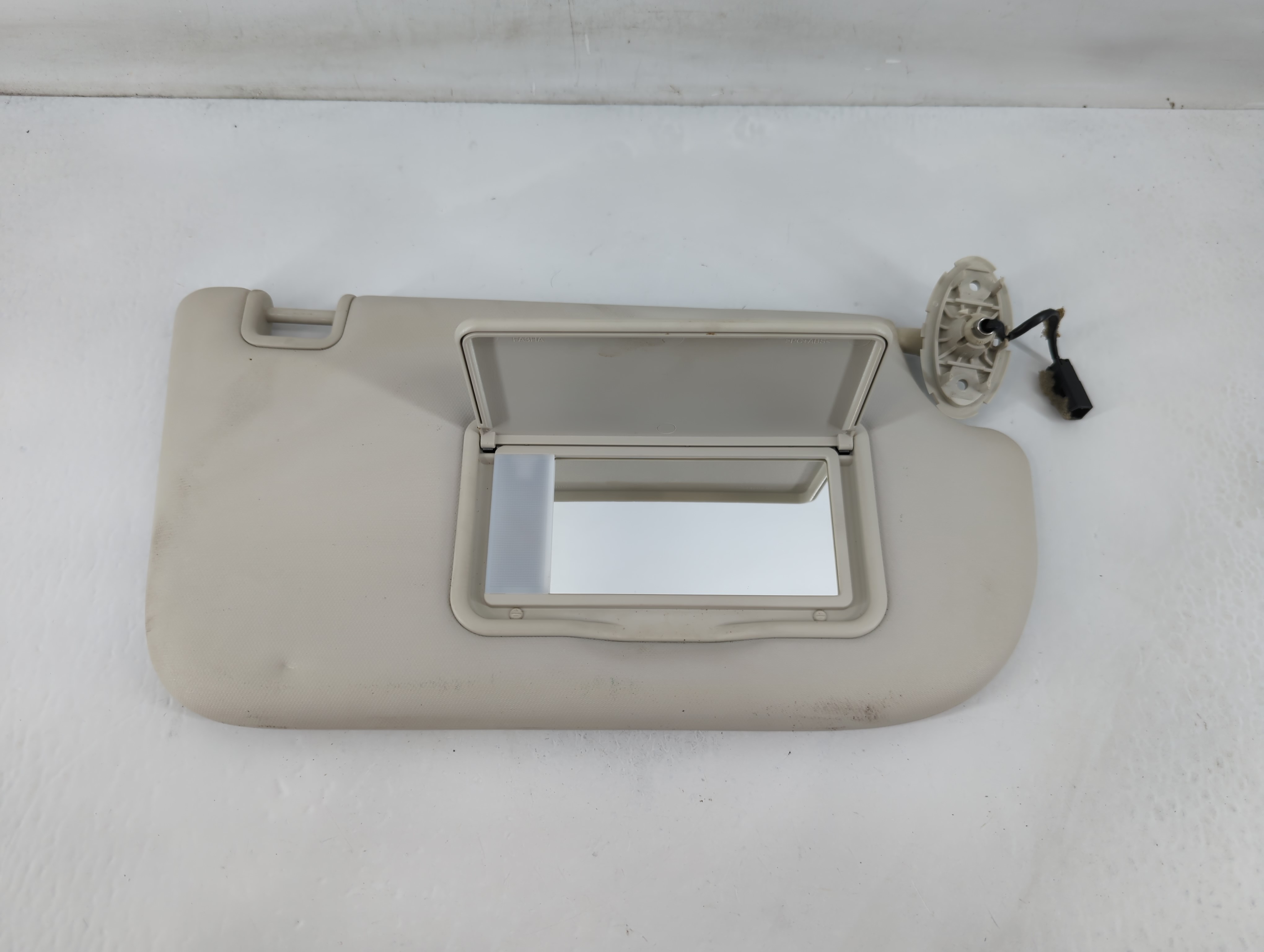 2013-2019 Ford Escape Passenger Sun Visor Mirror Right Sunvisor Ivory 819695 - Oemusedautoparts1.com