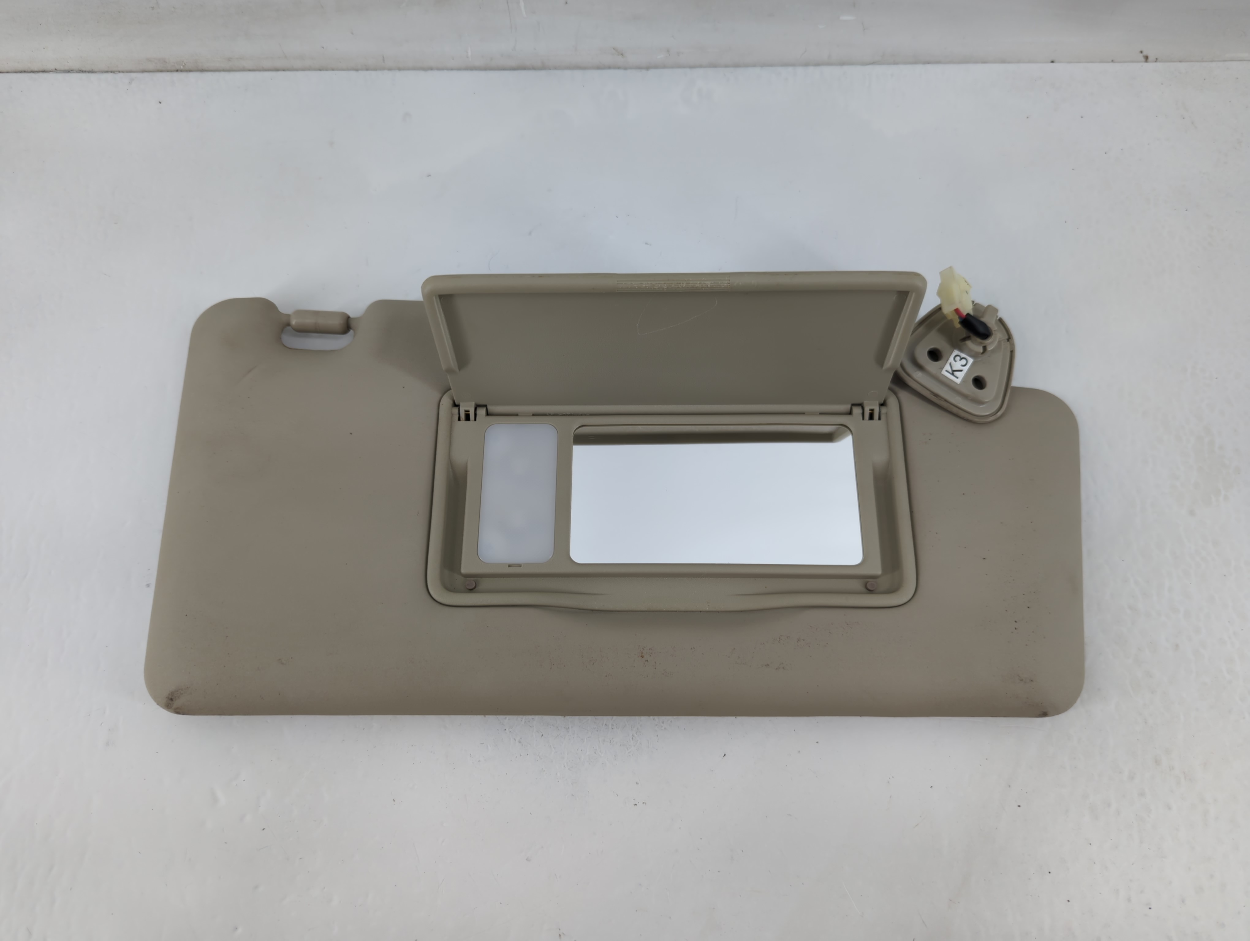 2008-2010 Nissan Rogue Passenger Sun Visor Mirror Right Sunvisor Beige 819700 - Oemusedautoparts1.com