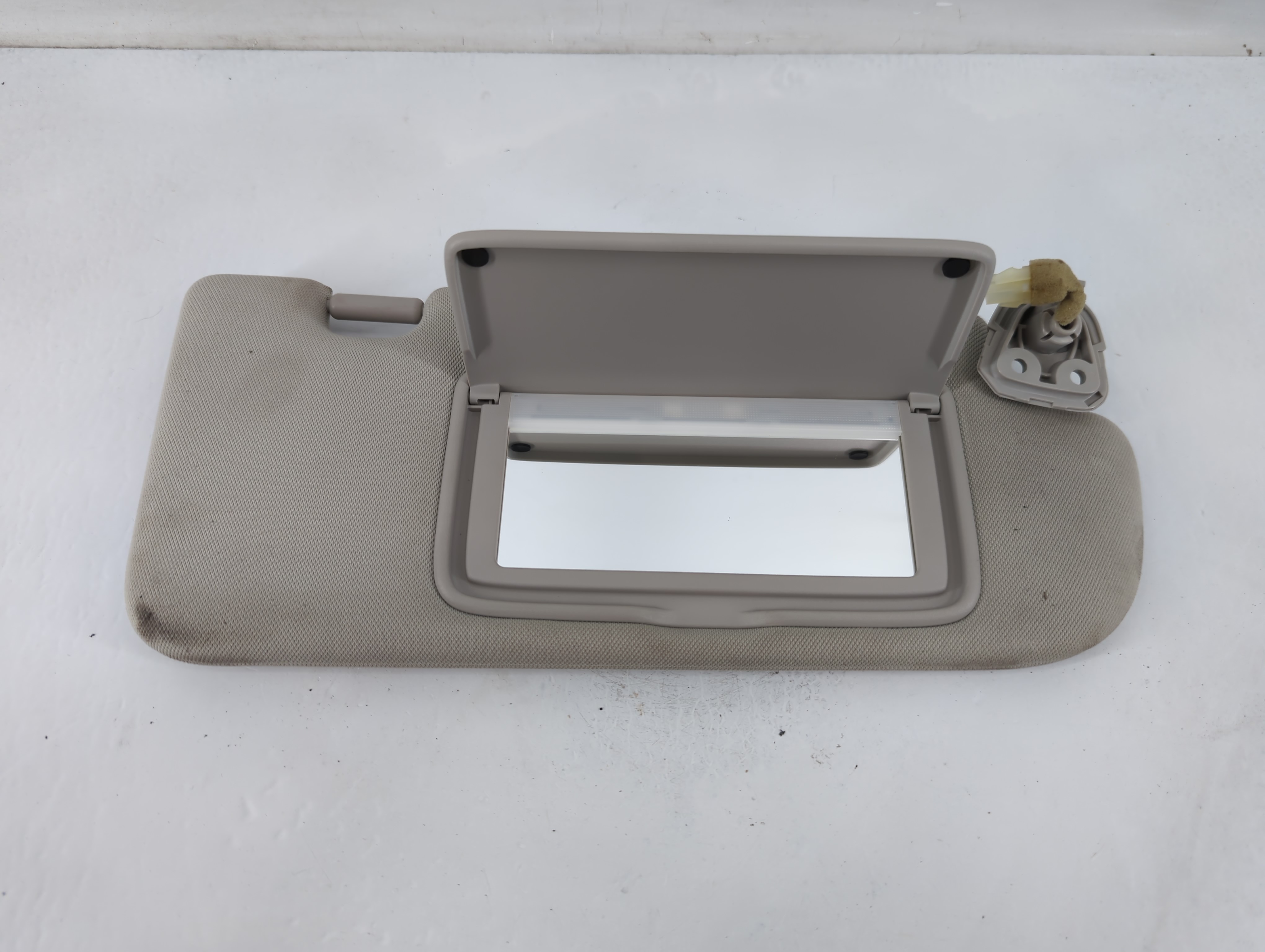 2014-2020 Infiniti Q50 Passenger Sun Visor Mirror Right Sunvisor Grey 819722 - Oemusedautoparts1.com