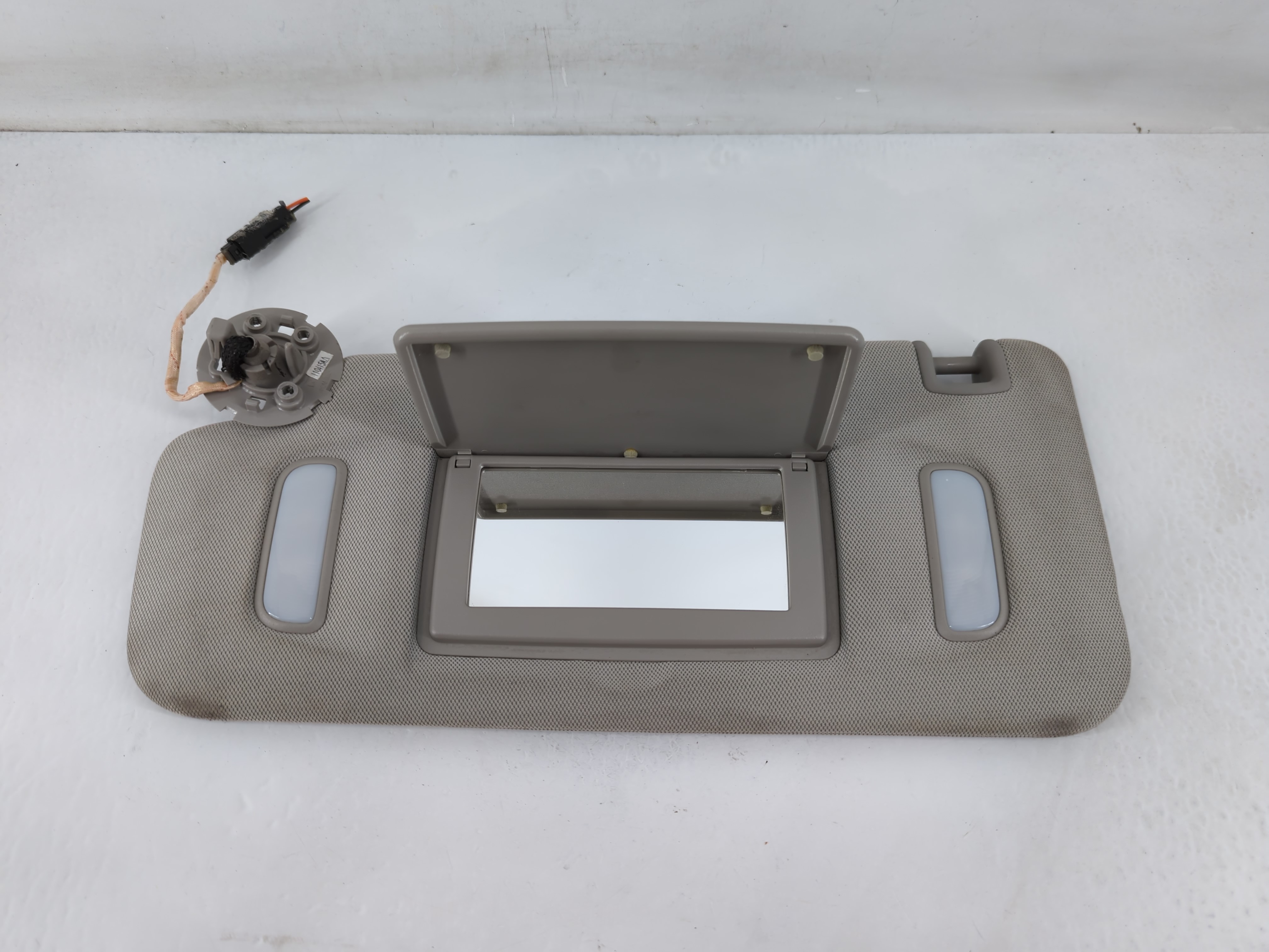 2010-2017 Chevrolet Equinox Driver Sun Visor Mirror Left Sunvisor Grey 819800 - Oemusedautoparts1.com
