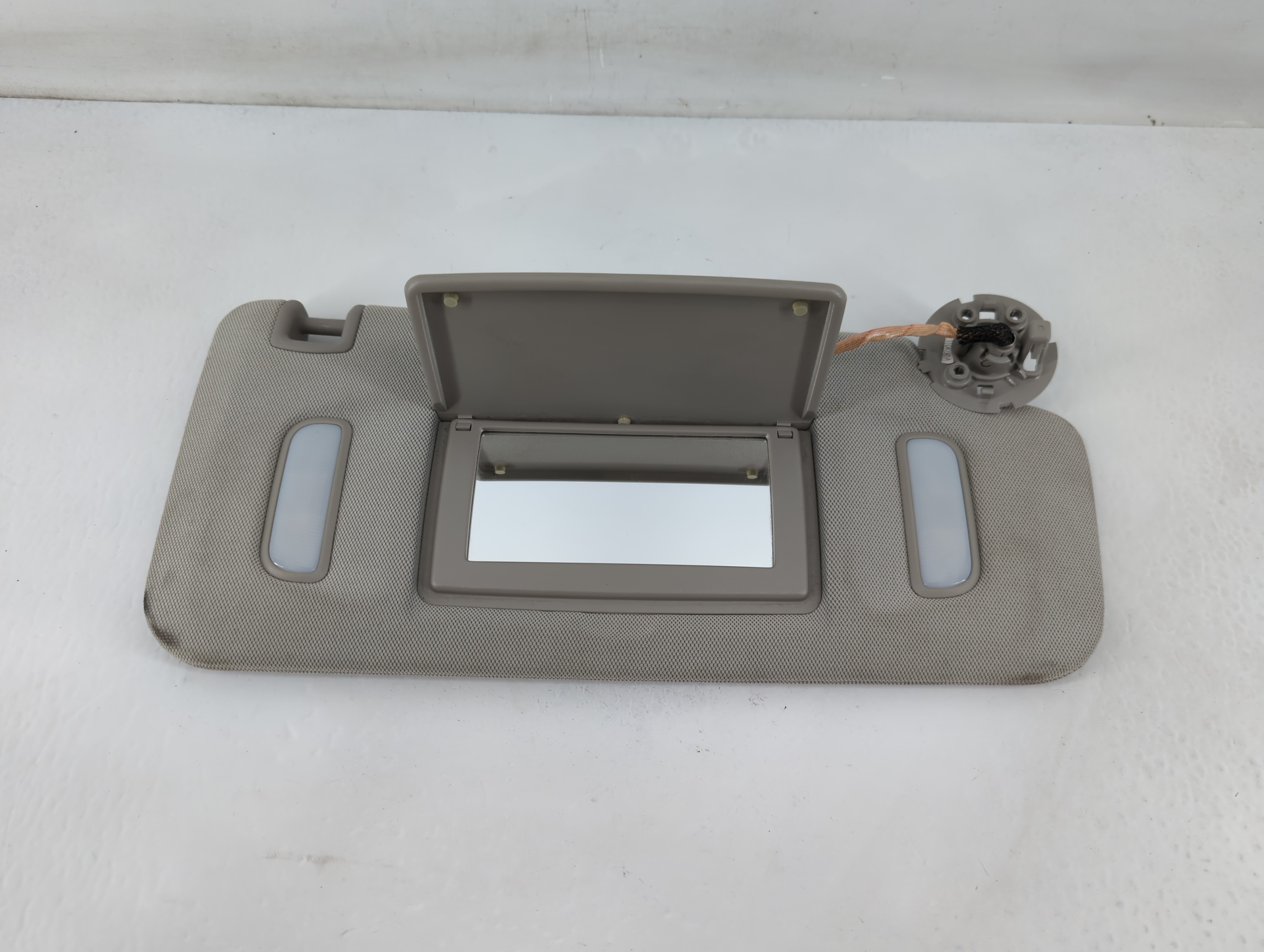 2010-2017 Chevrolet Equinox Passenger Sun Visor Mirror Right Sunvisor 819801 - Oemusedautoparts1.com
