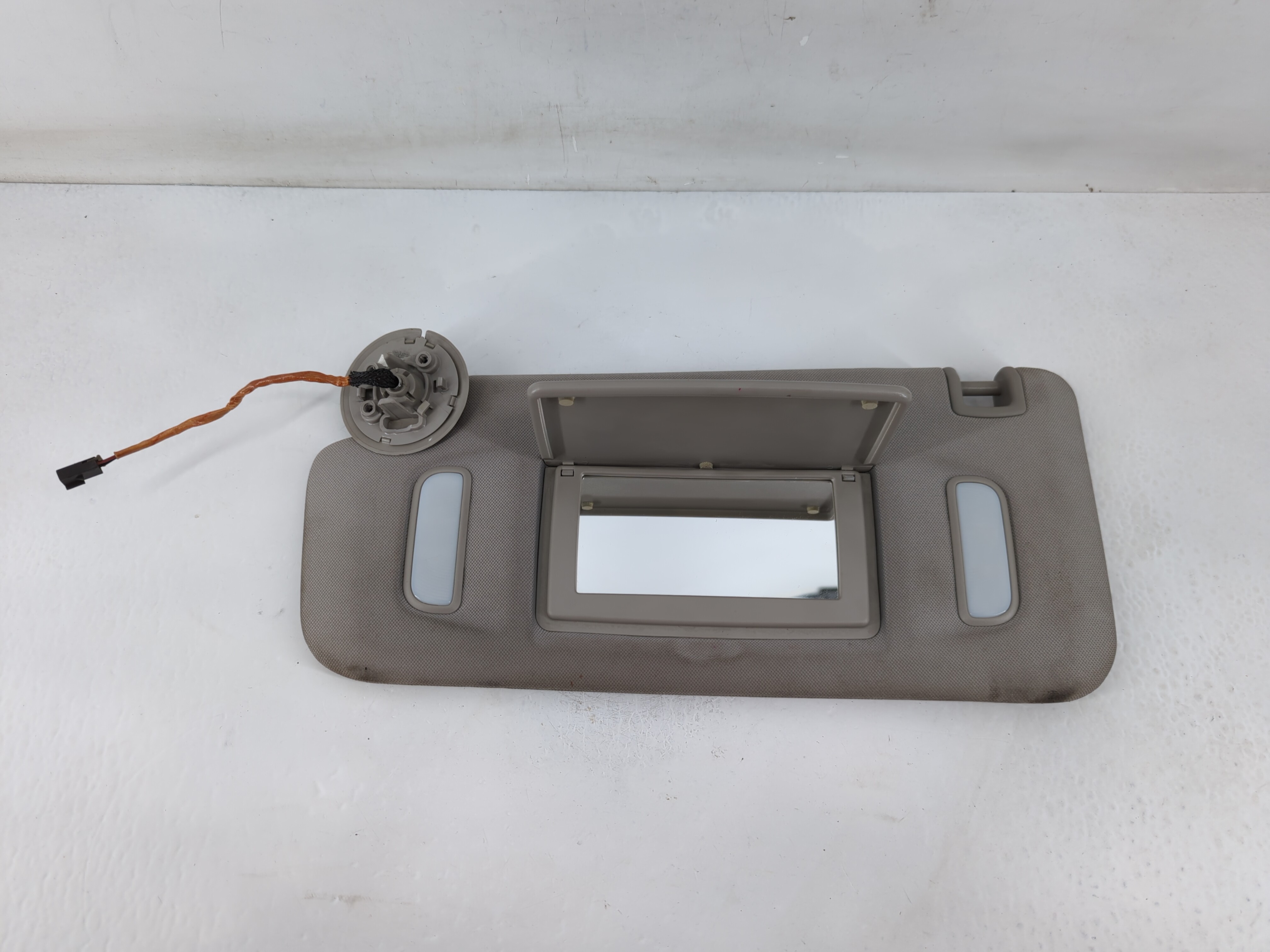 Chevrolet Traverse Driver Sun Visor Mirror Left Sunvisor Grey 819867 - Oemusedautoparts1.com