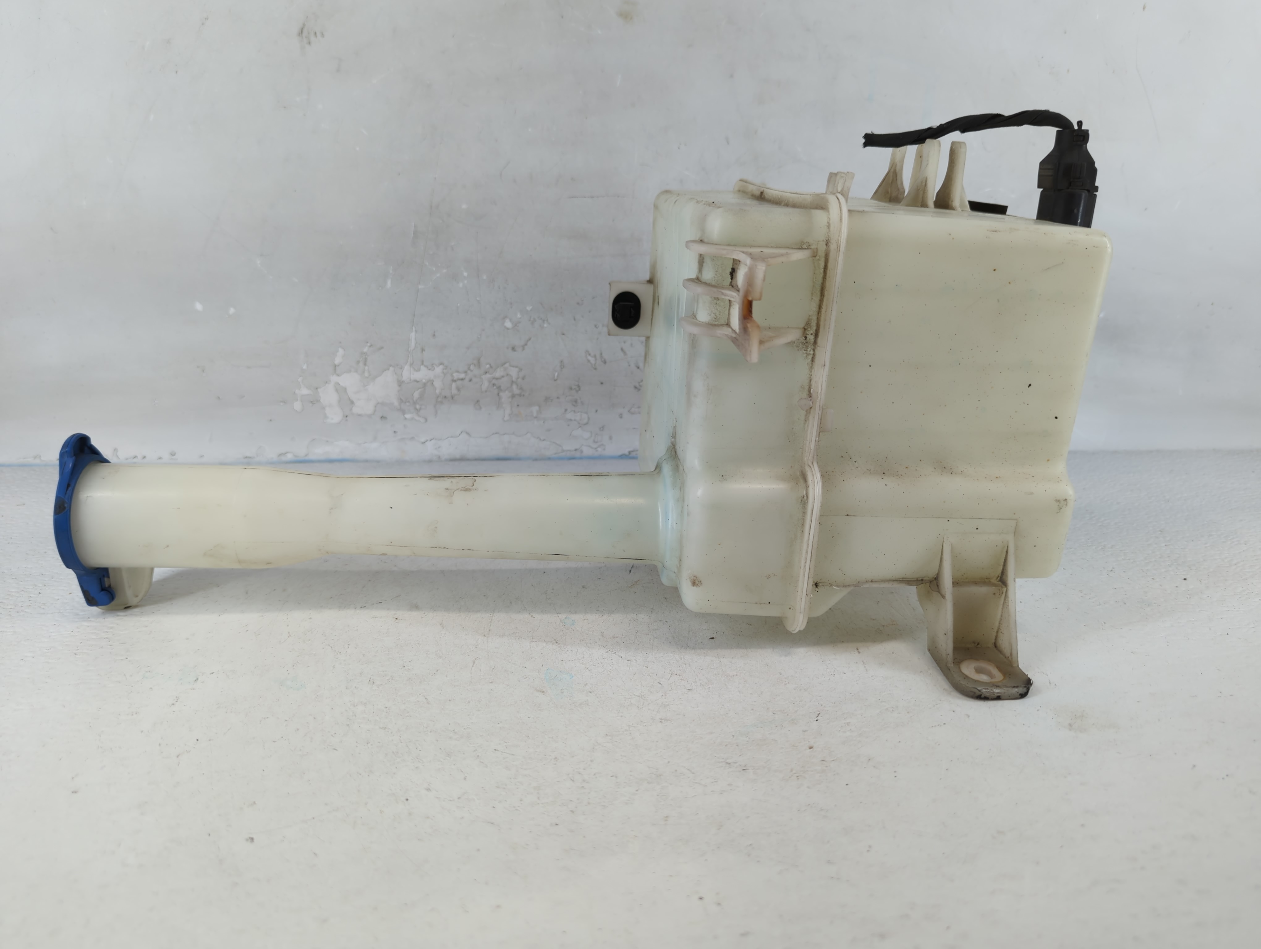 2006-2010 Hyundai Sonata Windshield Washer Fluid Reservoir Bottle Oem 819901 - Oemusedautoparts1.com