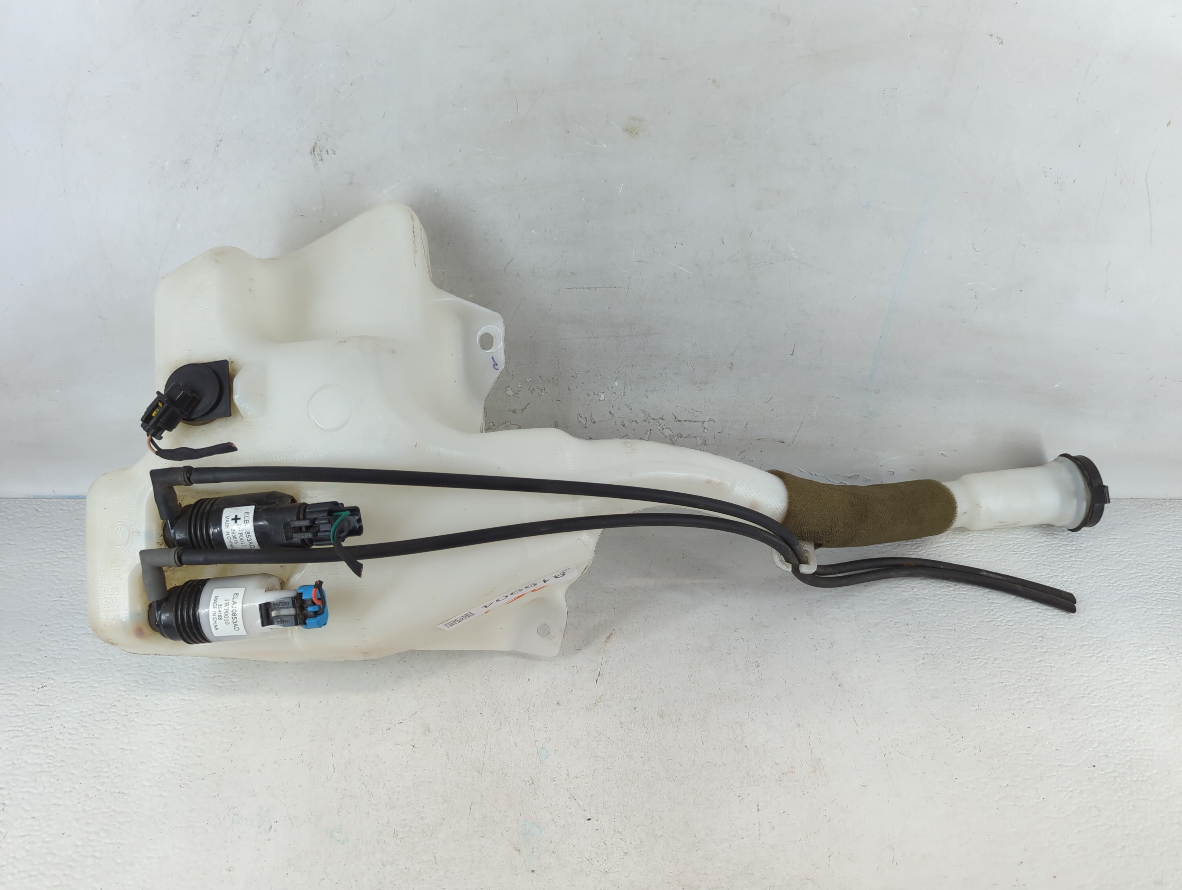 2010-2017 Buick Enclave Windshield Washer Fluid Reservoir Bottle Oem 819904 - Oemusedautoparts1.com