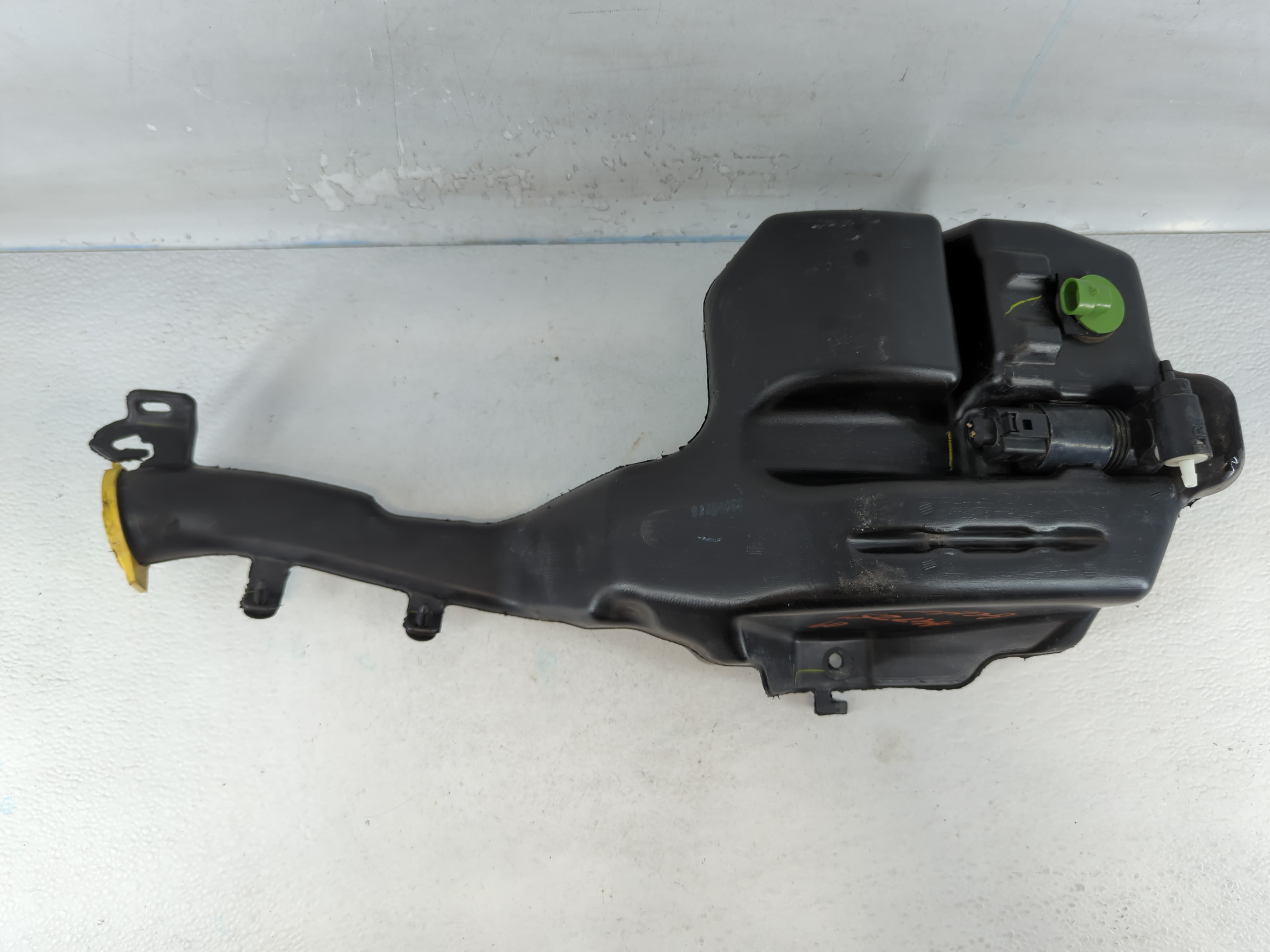 2007 Jeep Grand Cherokee Windshield Washer Fluid Reservoir Bottle Oem 819905 - Oemusedautoparts1.com
