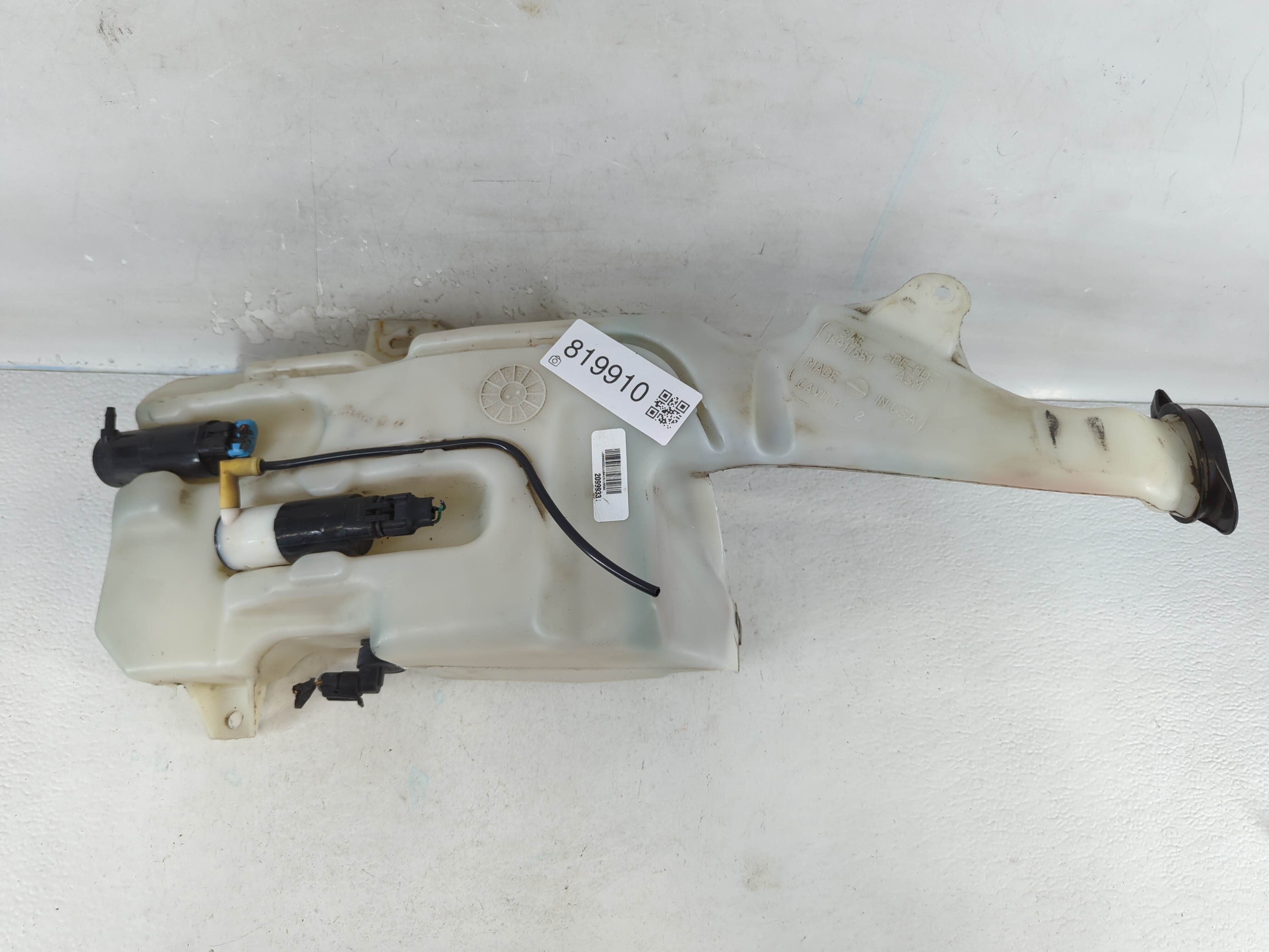 2007-2014 Chevrolet Tahoe Windshield Washer Fluid Reservoir Bottle Oem 819910 - Oemusedautoparts1.com