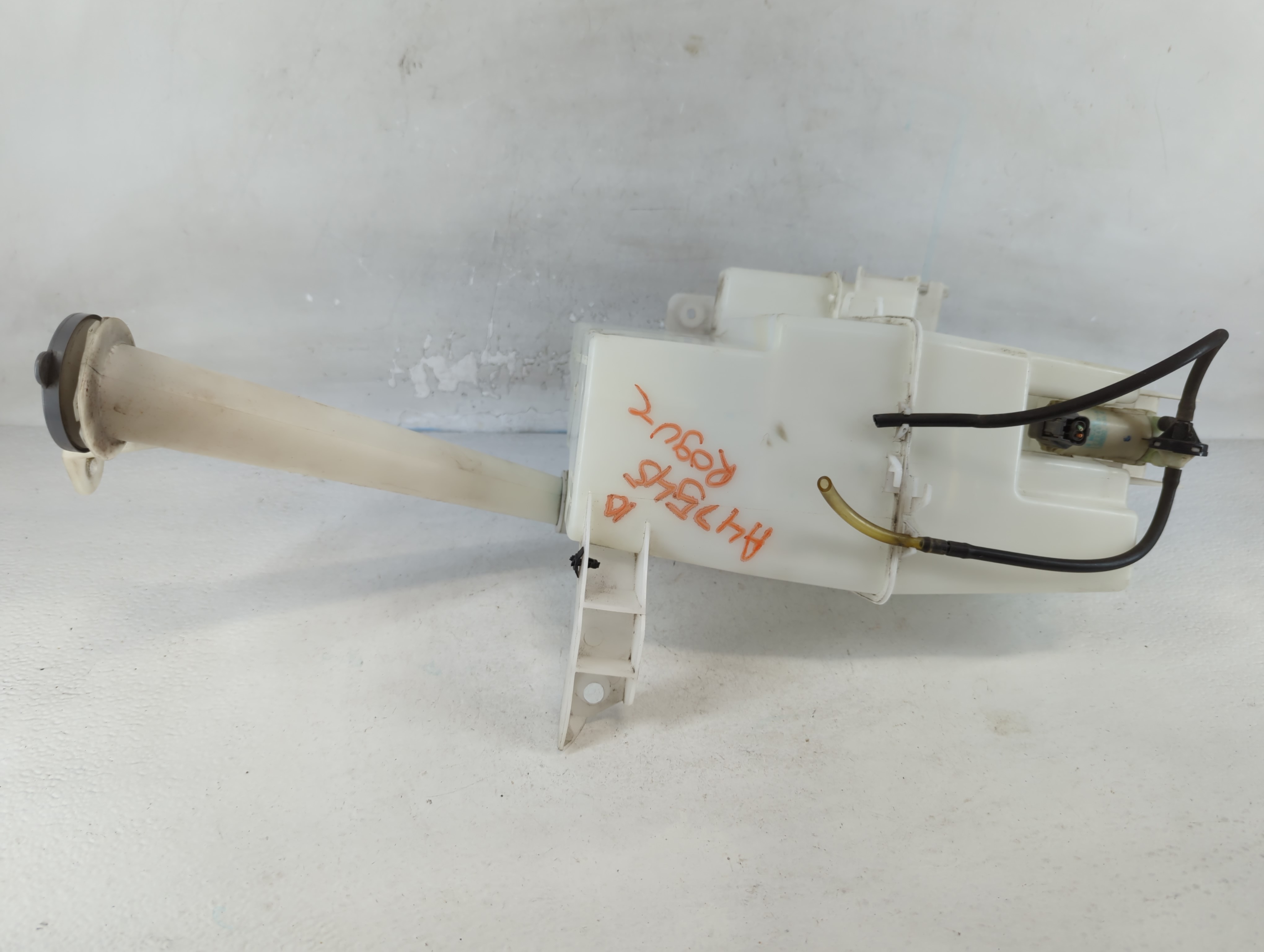 Picture of 2008-2015 Nissan Rogue Windshield Washer Fluid Reservoir Bottle Oem 819911