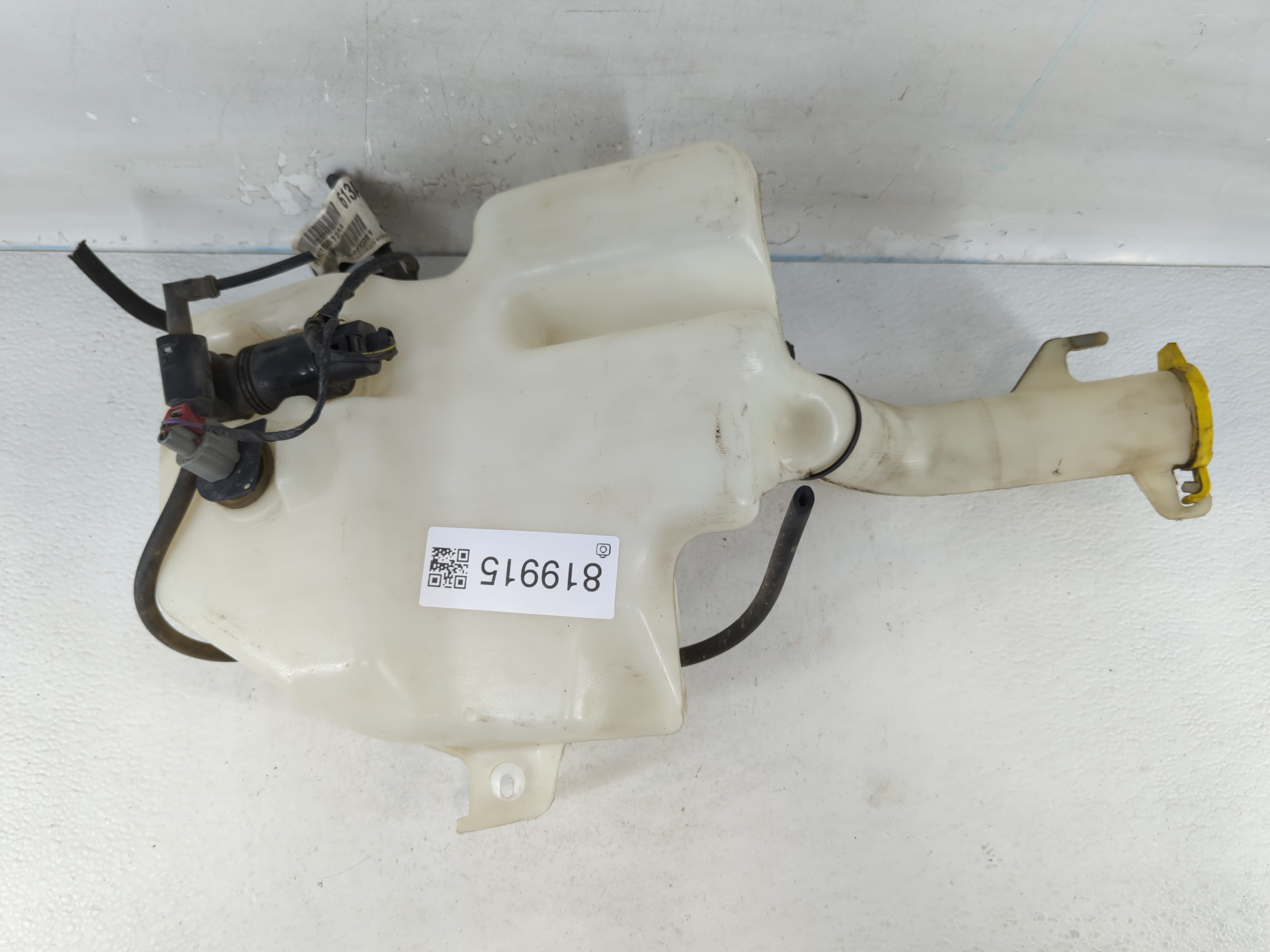 2011 Chrysler Town & Country Windshield Washer Fluid Reservoir Bottle Oem 819915 - Oemusedautoparts1.com