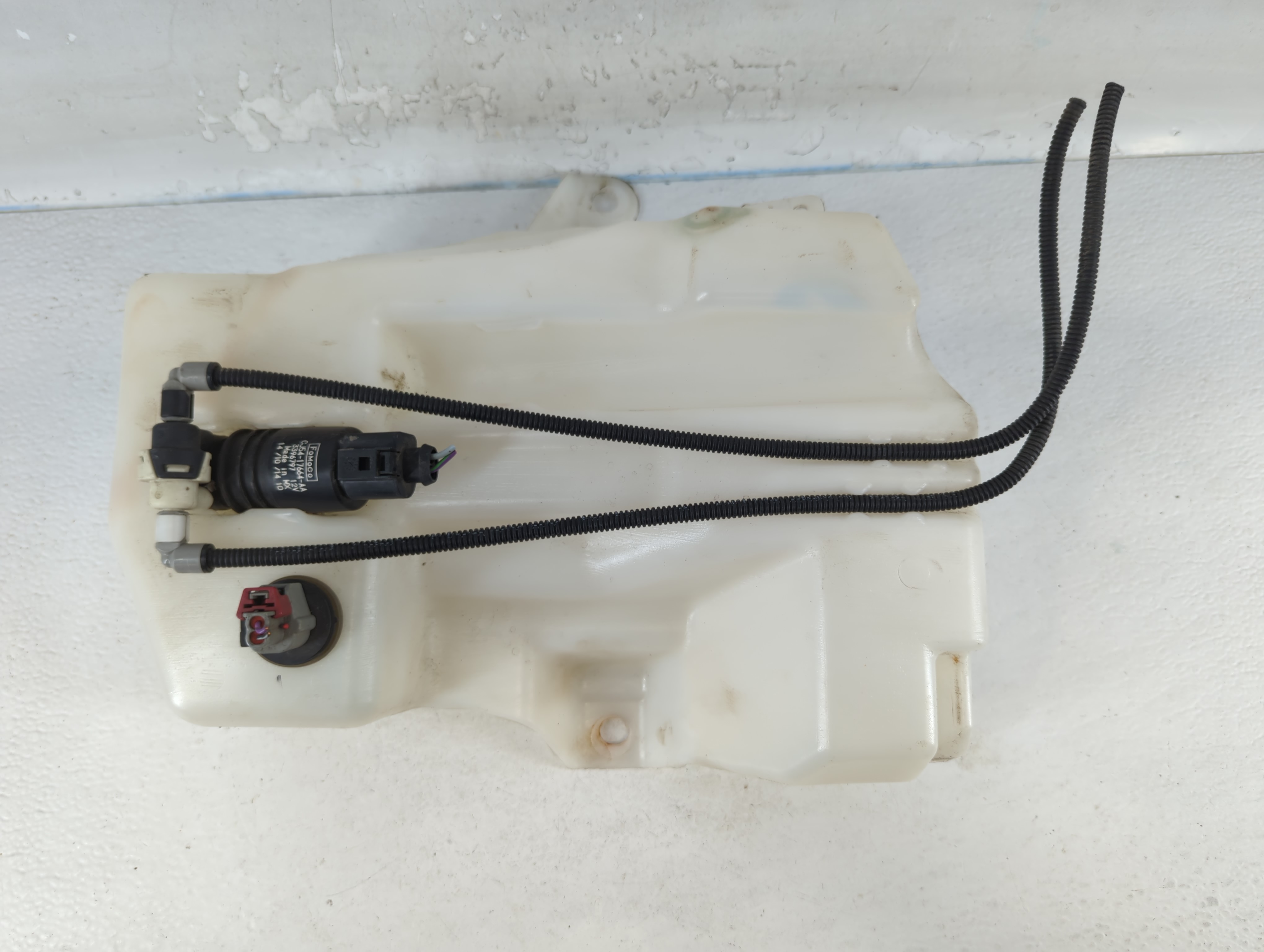 2015-2019 Ford Escape Windshield Washer Fluid Reservoir Bottle Oem 819918 - Oemusedautoparts1.com