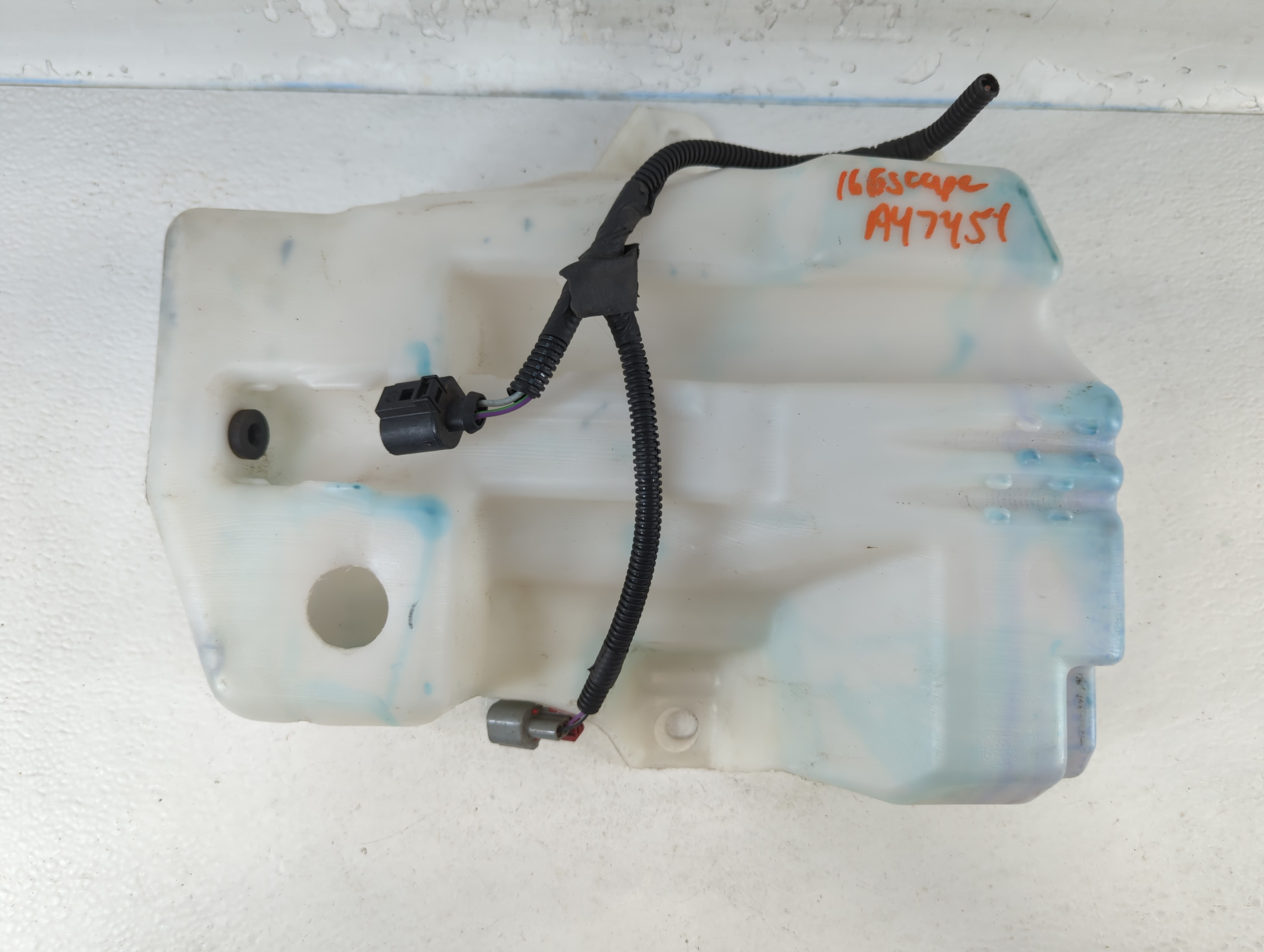 2015-2019 Ford Escape Windshield Washer Fluid Reservoir Bottle Oem 819937 - Oemusedautoparts1.com