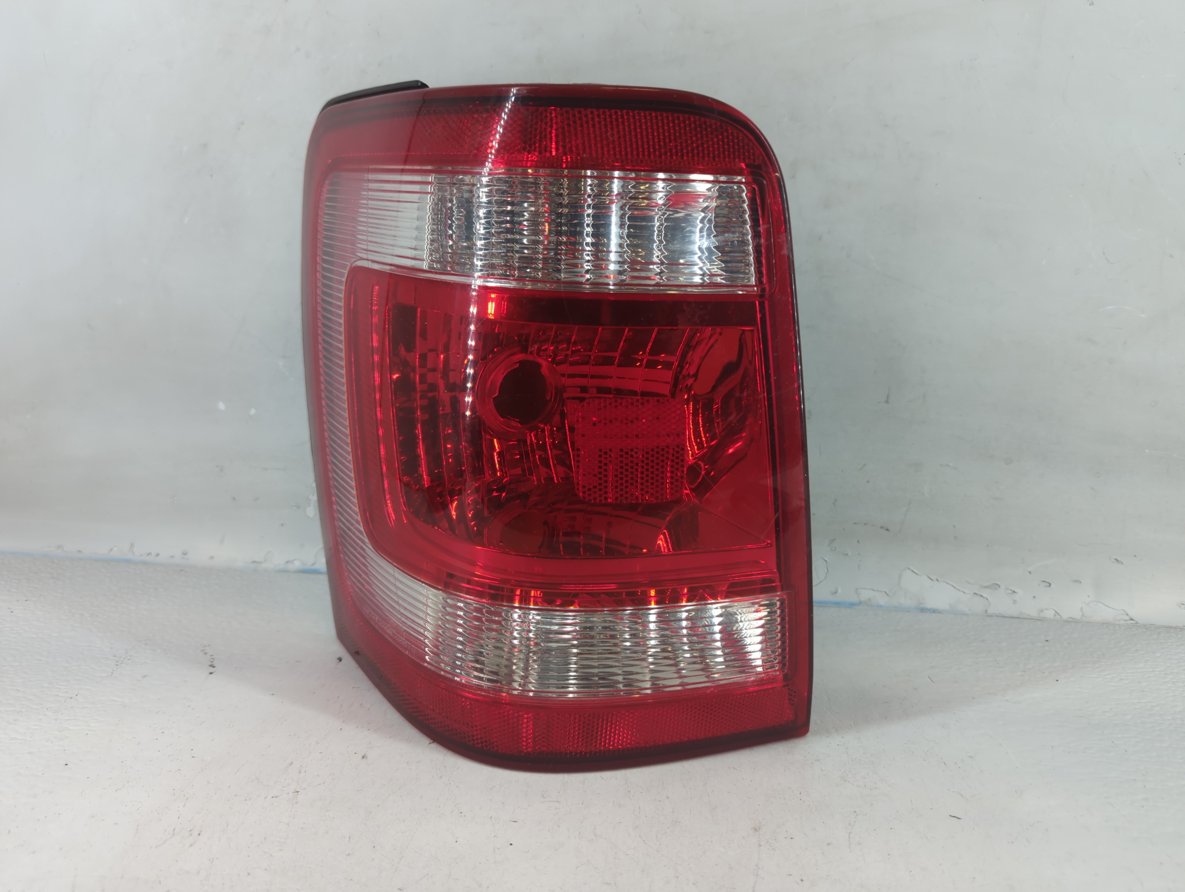 2008-2012 Ford Escape Driver Left Side Tail Light Taillight Oem 819992 - Oemusedautoparts1.com