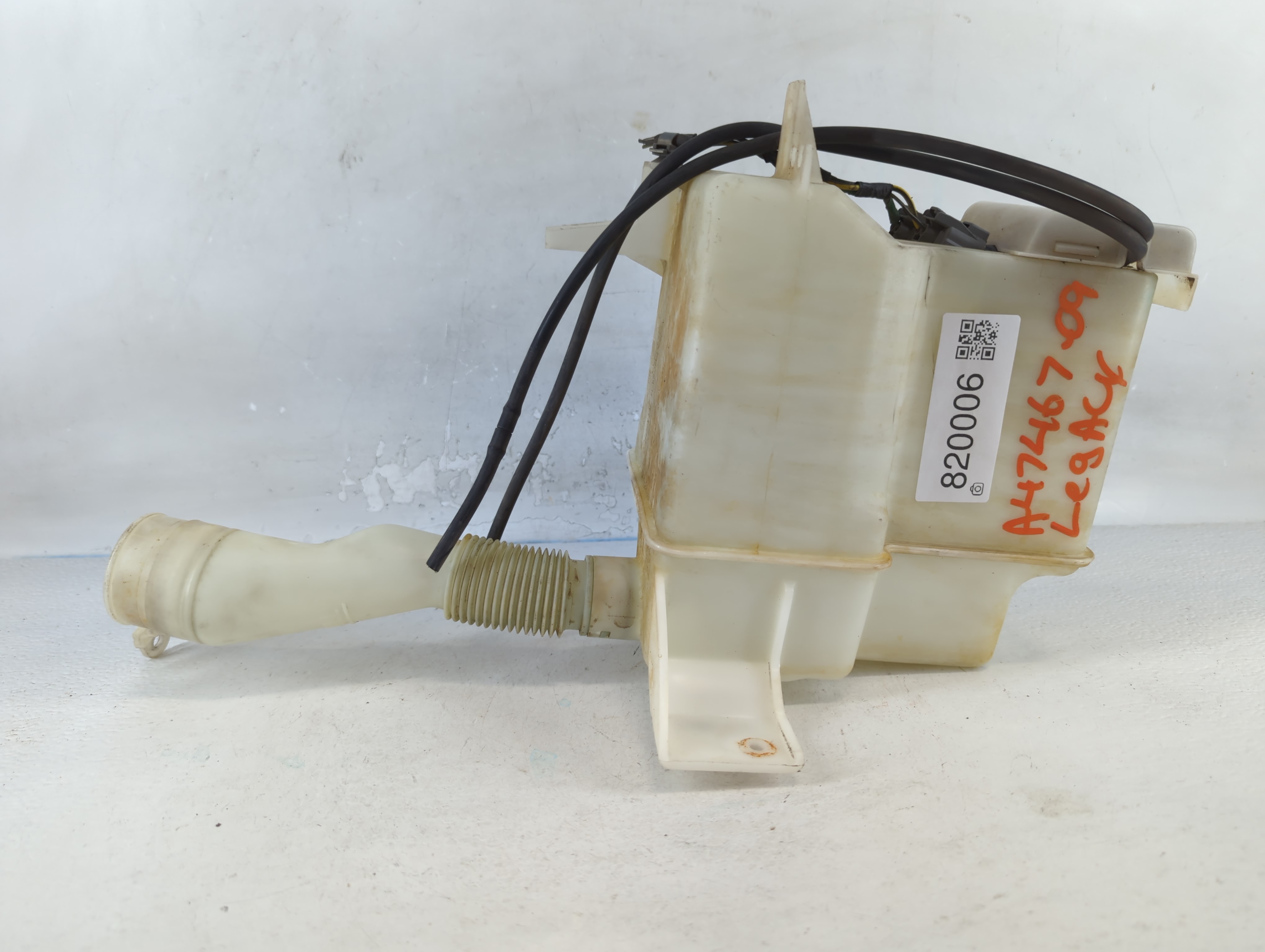 Picture of 2005-2009 Subaru Legacy Windshield Washer Fluid Reservoir Bottle Oem 820006