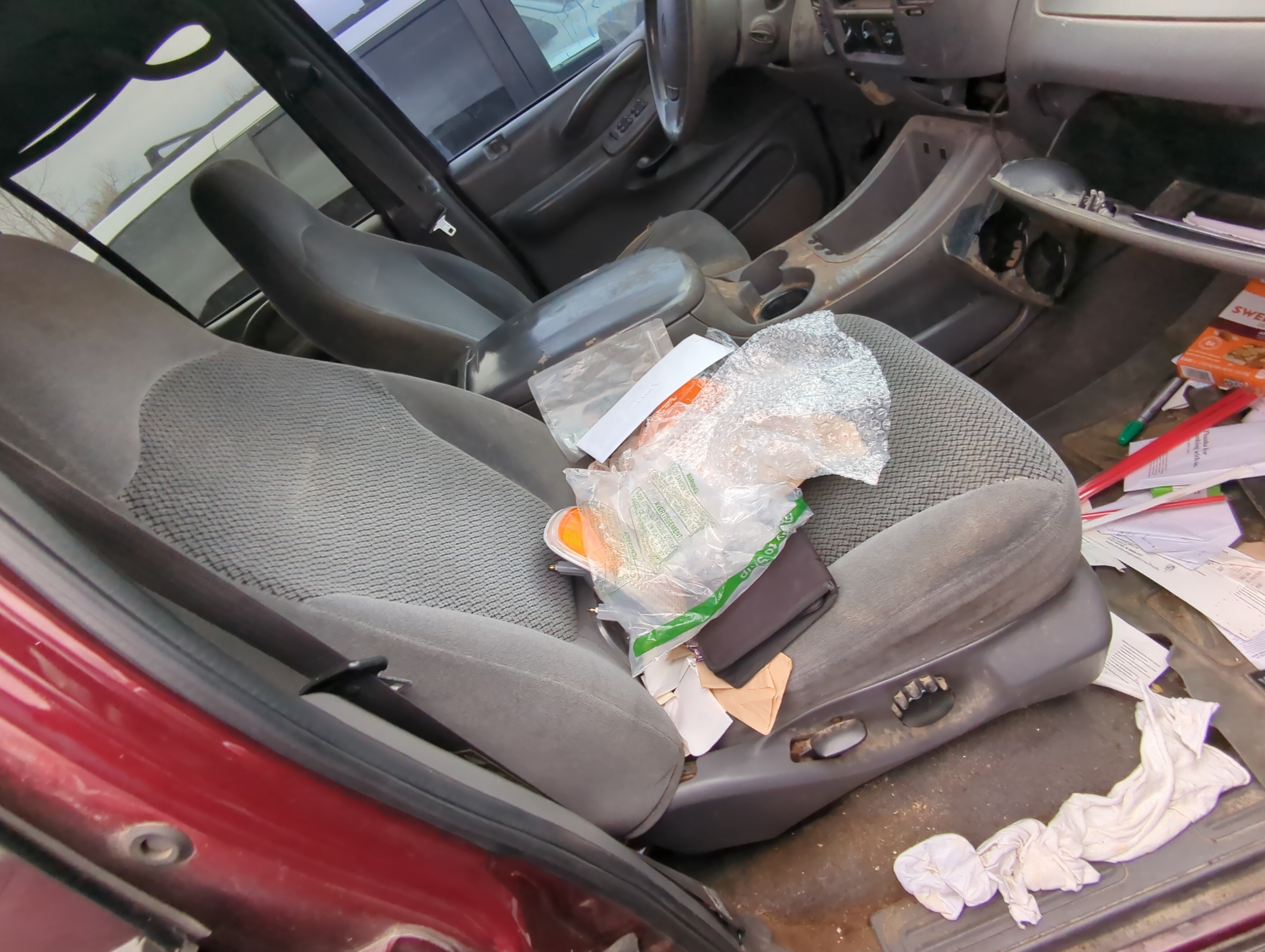 Picture of 2000-2002 Ford Expedition Passenger Front Seat Oem 820402