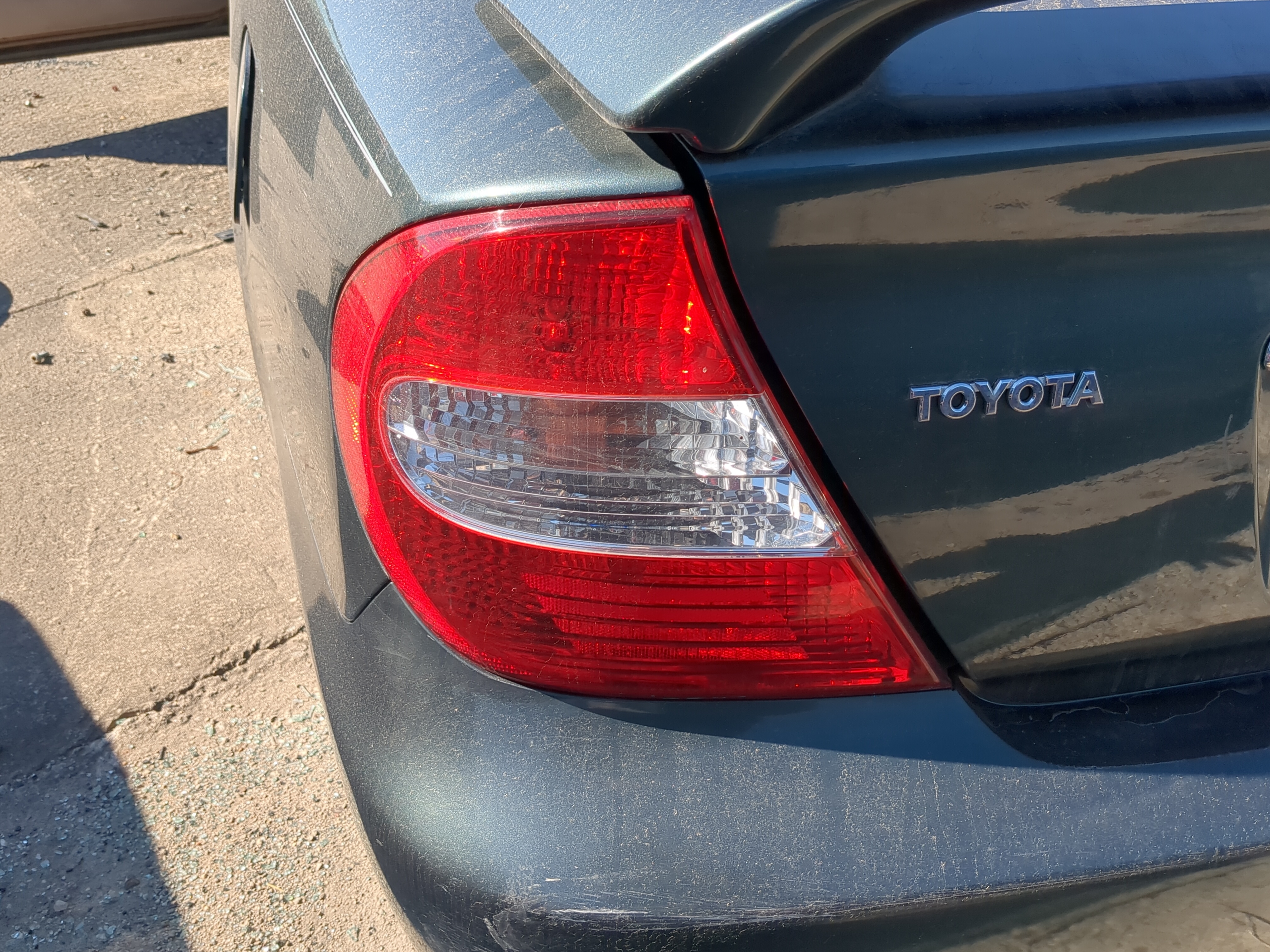 2002-2004 Toyota Camry Driver Left Side Tail Light Taillight Oem 820478 - Oemusedautoparts1.com