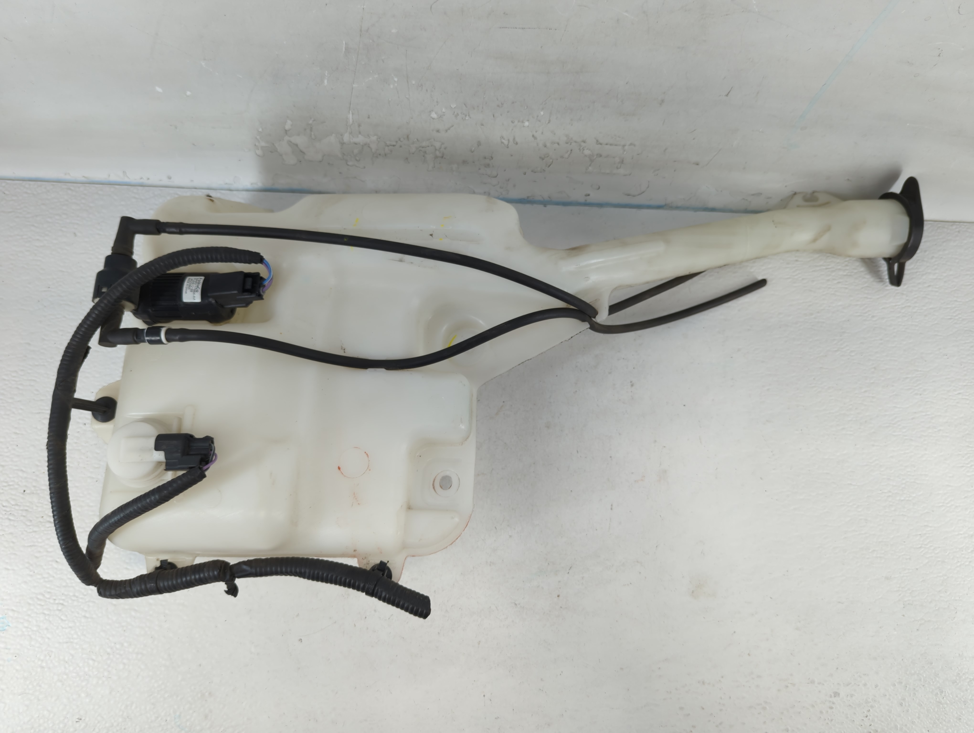 2016-2019 Ford Explorer Windshield Washer Fluid Reservoir Bottle Oem 820756 - Oemusedautoparts1.com