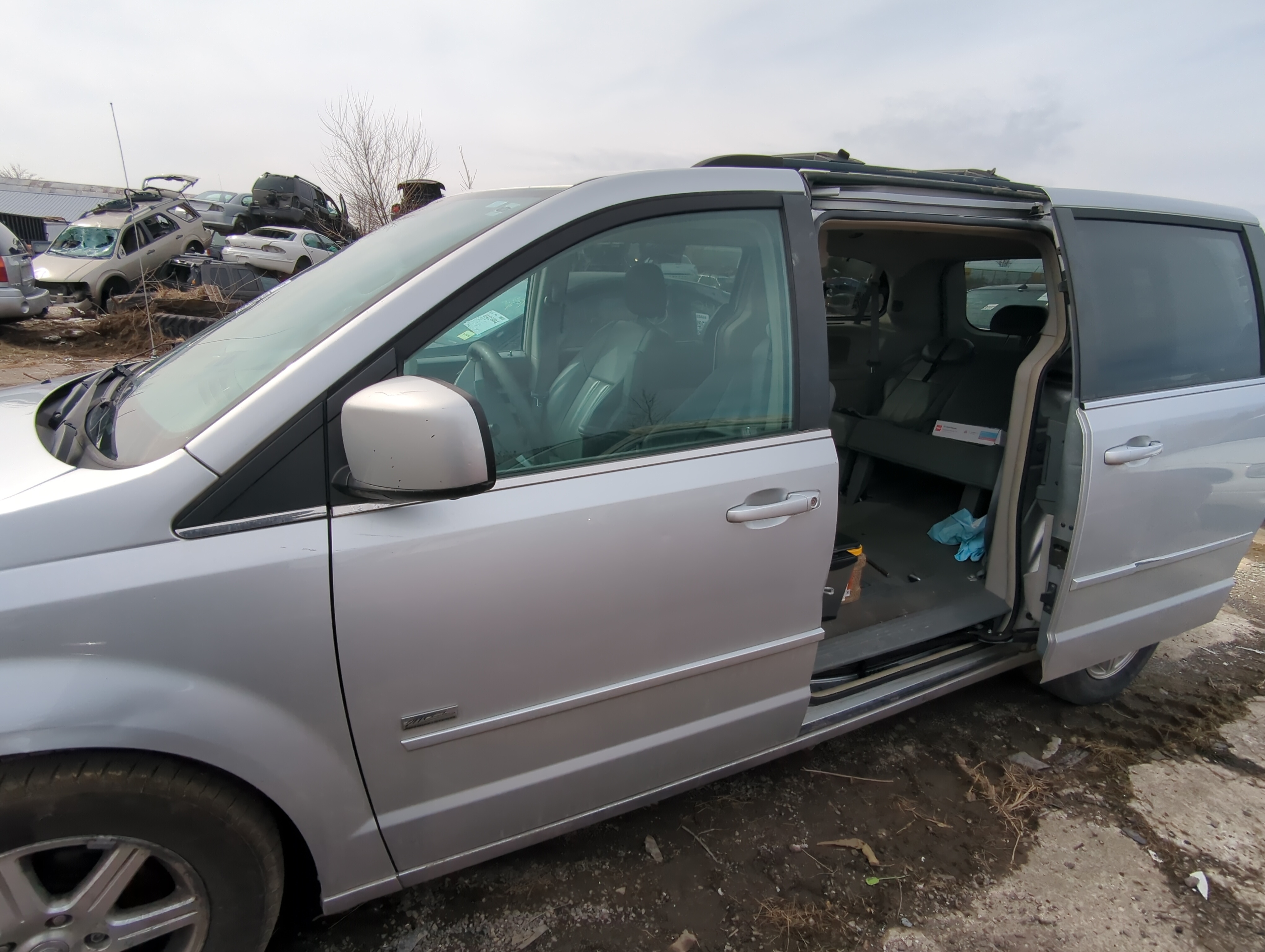 Picture of 2008-2016 Chrysler Town & Country Driver Front Door Oem 821358