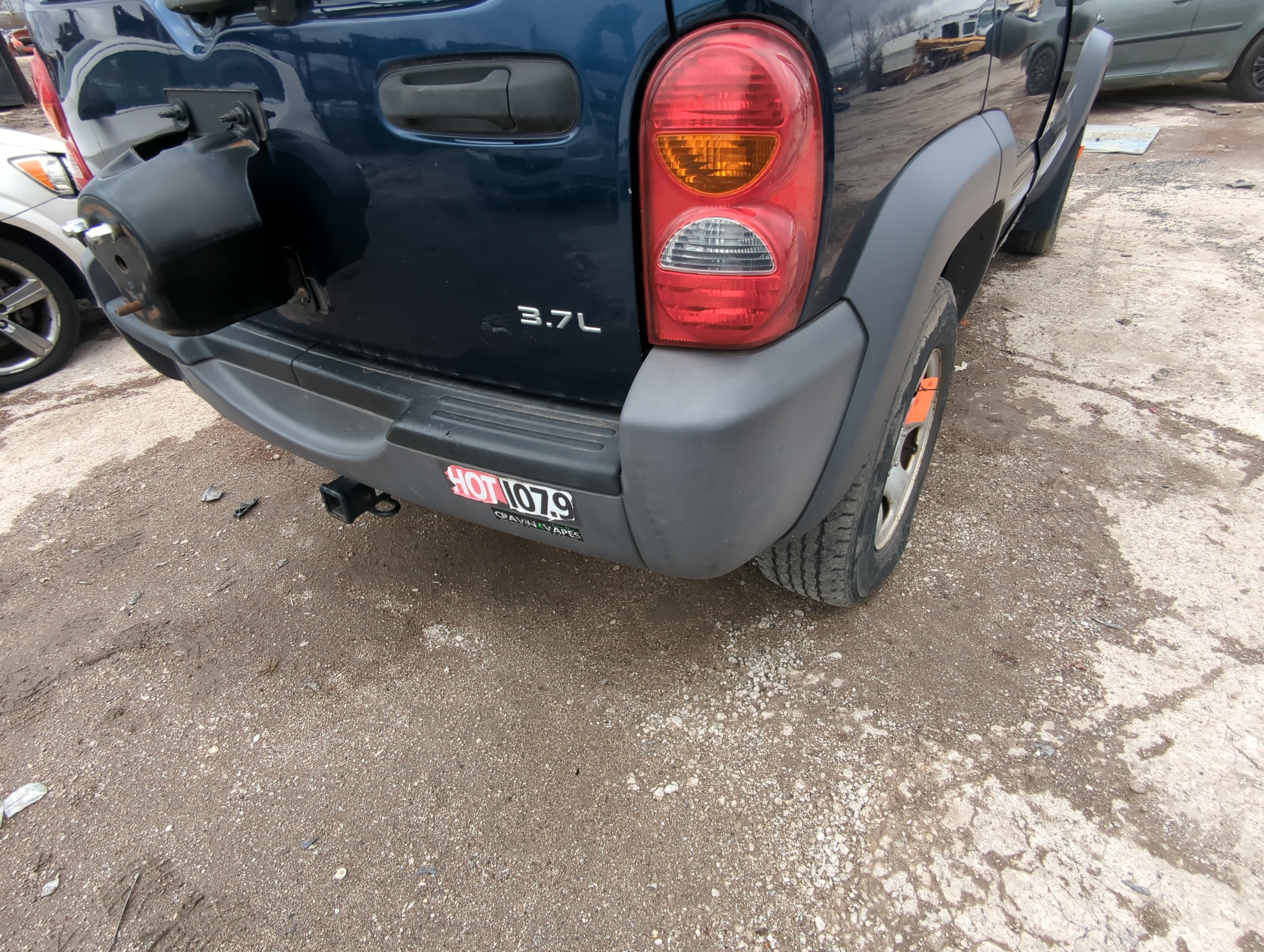 Picture of 2002-2007 Jeep Liberty Rear Bumper Assembly Oem 821605