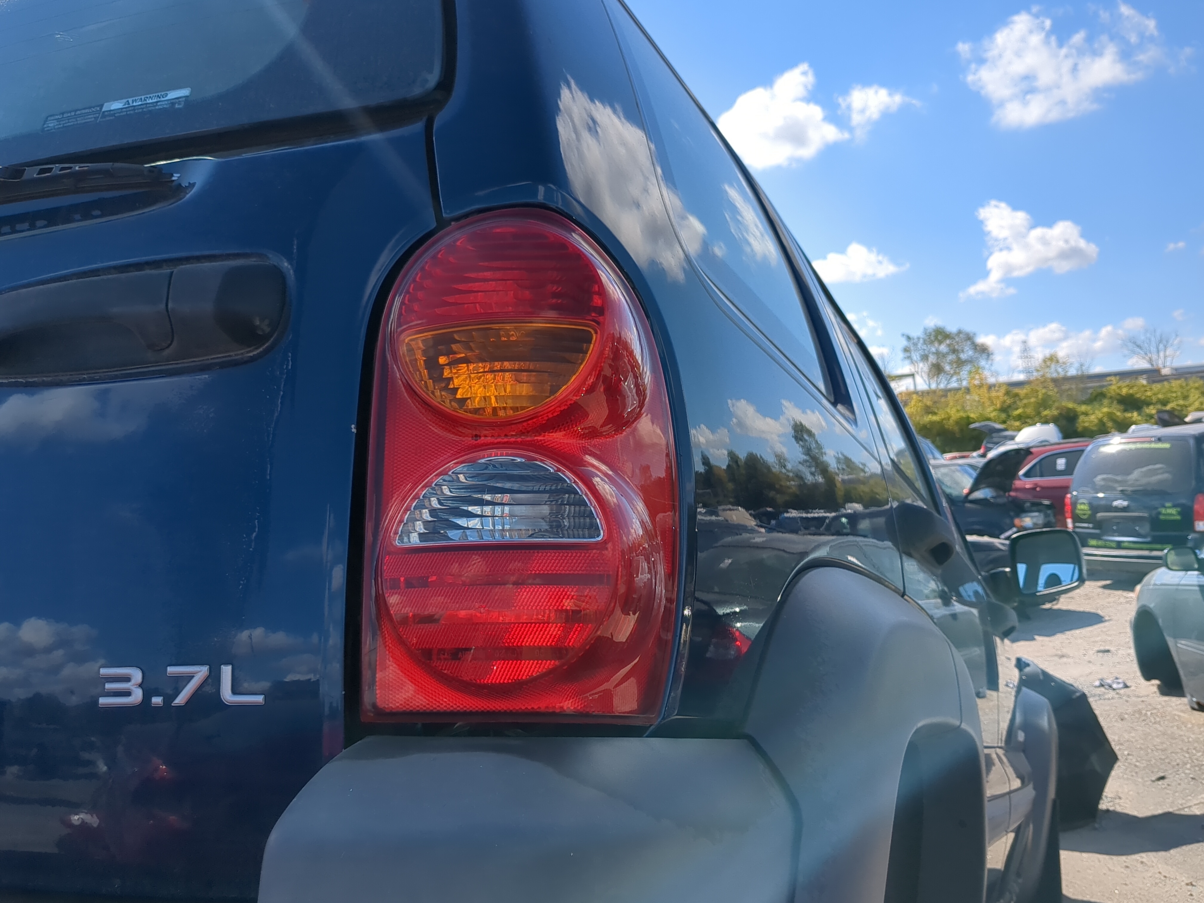 2002-2004 Jeep Liberty Passenger Right Side Tail Light Taillight Oem 821624 - Oemusedautoparts1.com