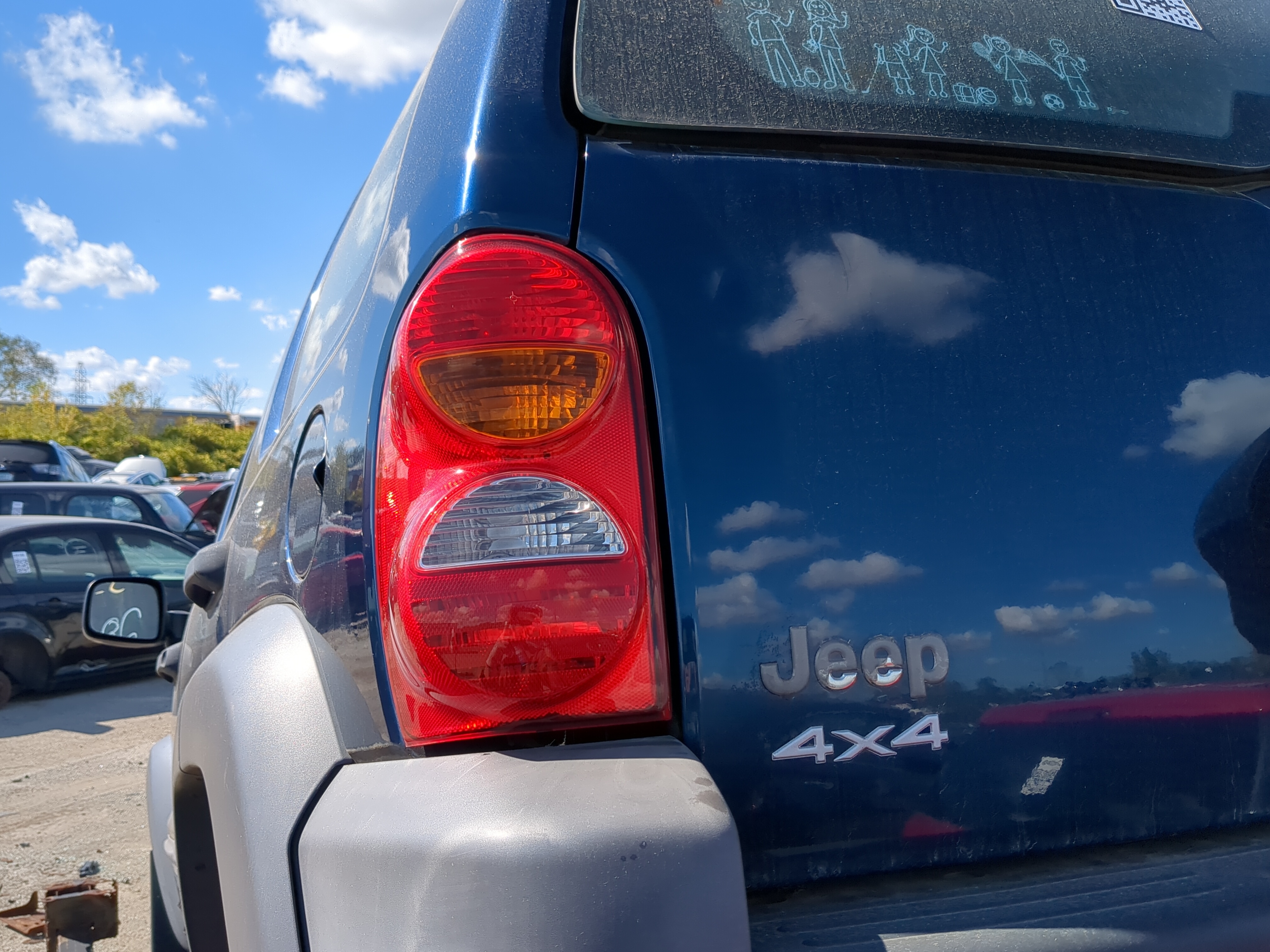 2002-2004 Jeep Liberty Driver Left Side Tail Light Taillight Oem 821625 - Oemusedautoparts1.com