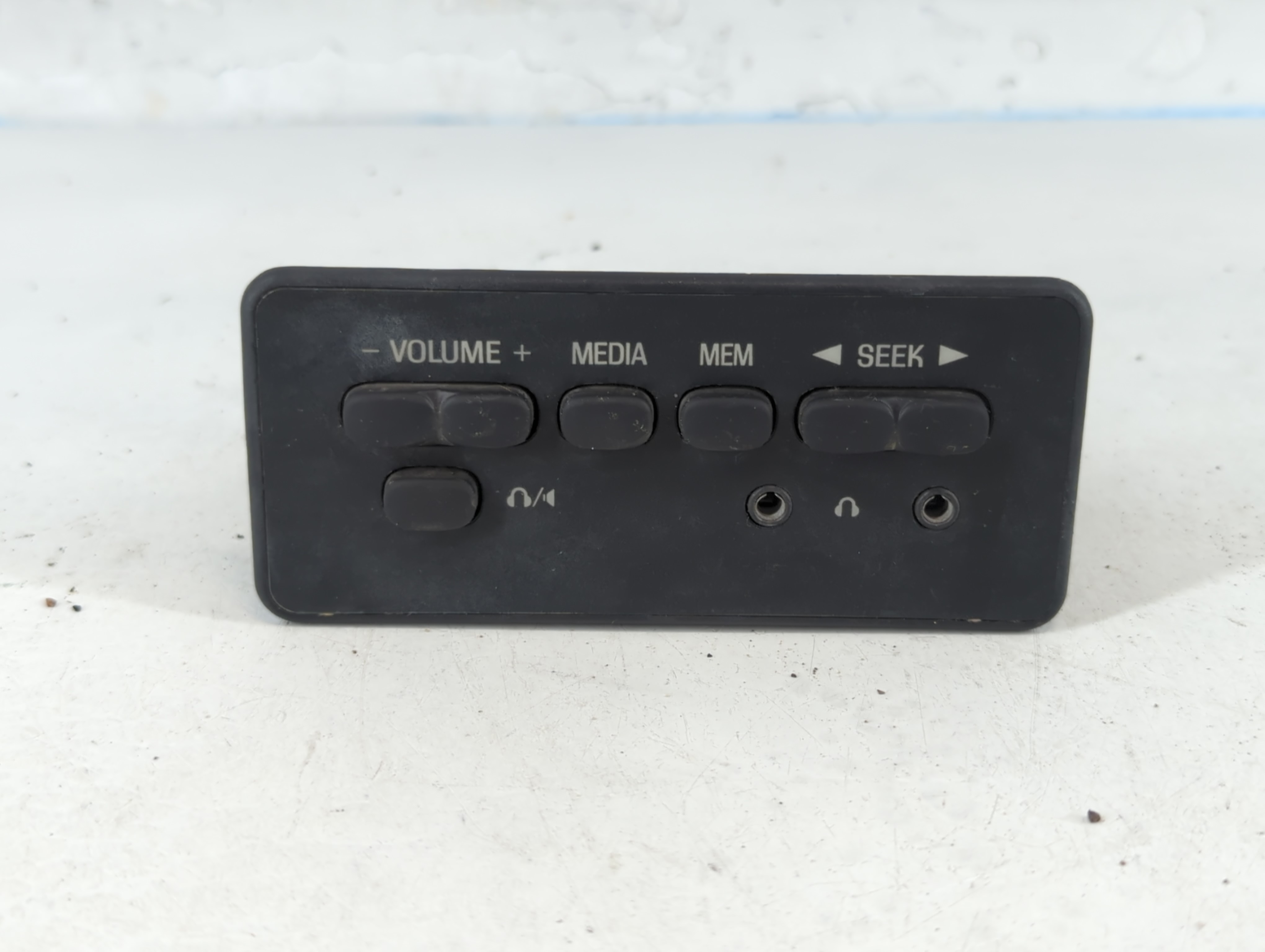 2005 Ford Excursion HEADPHONE AUDIO CONTROL  821941 - Oemusedautoparts1.com
