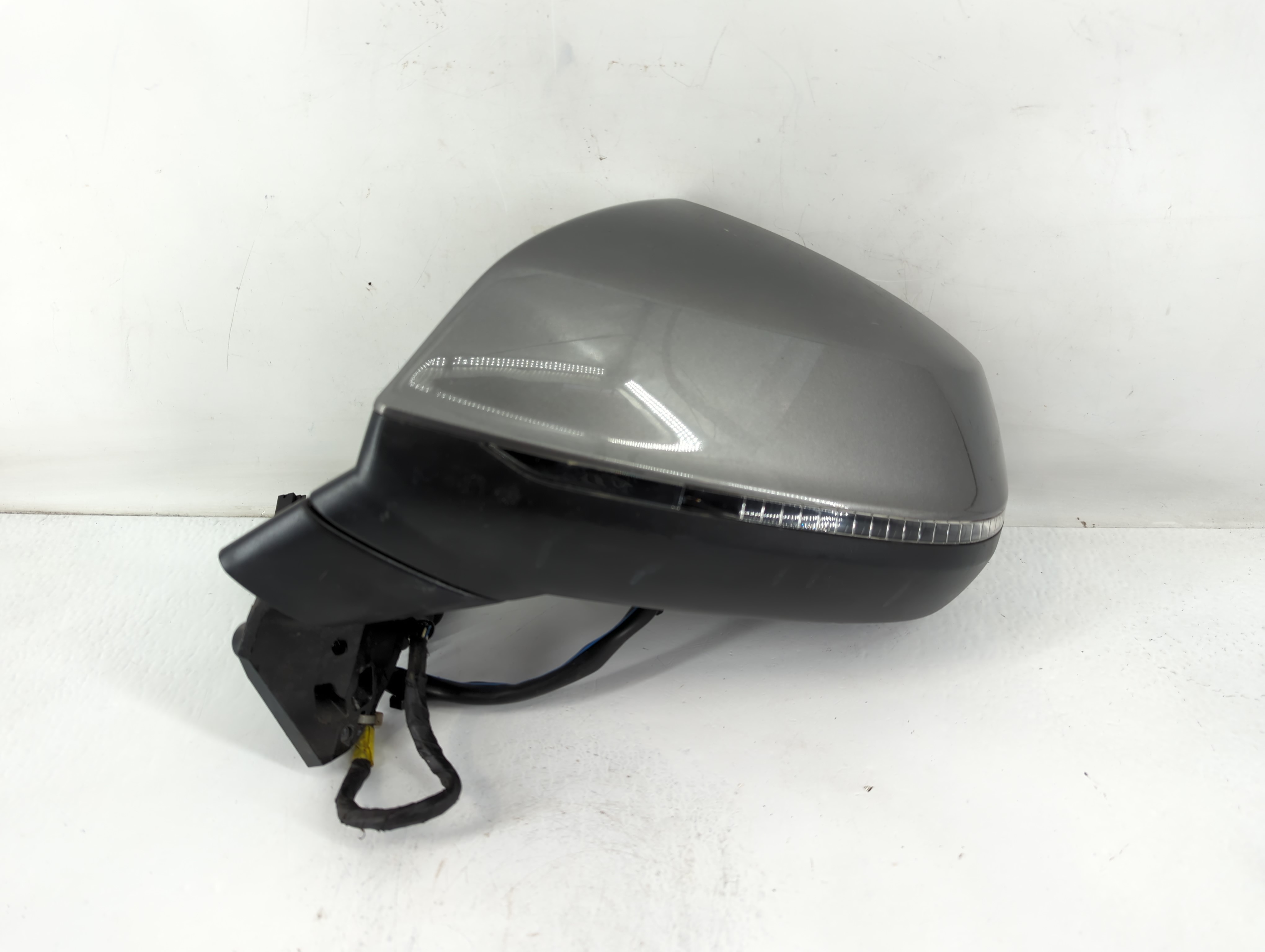 Picture of 2017-2019 Audi Q7 Driver Left Side View Power Door Mirror Grey 822242