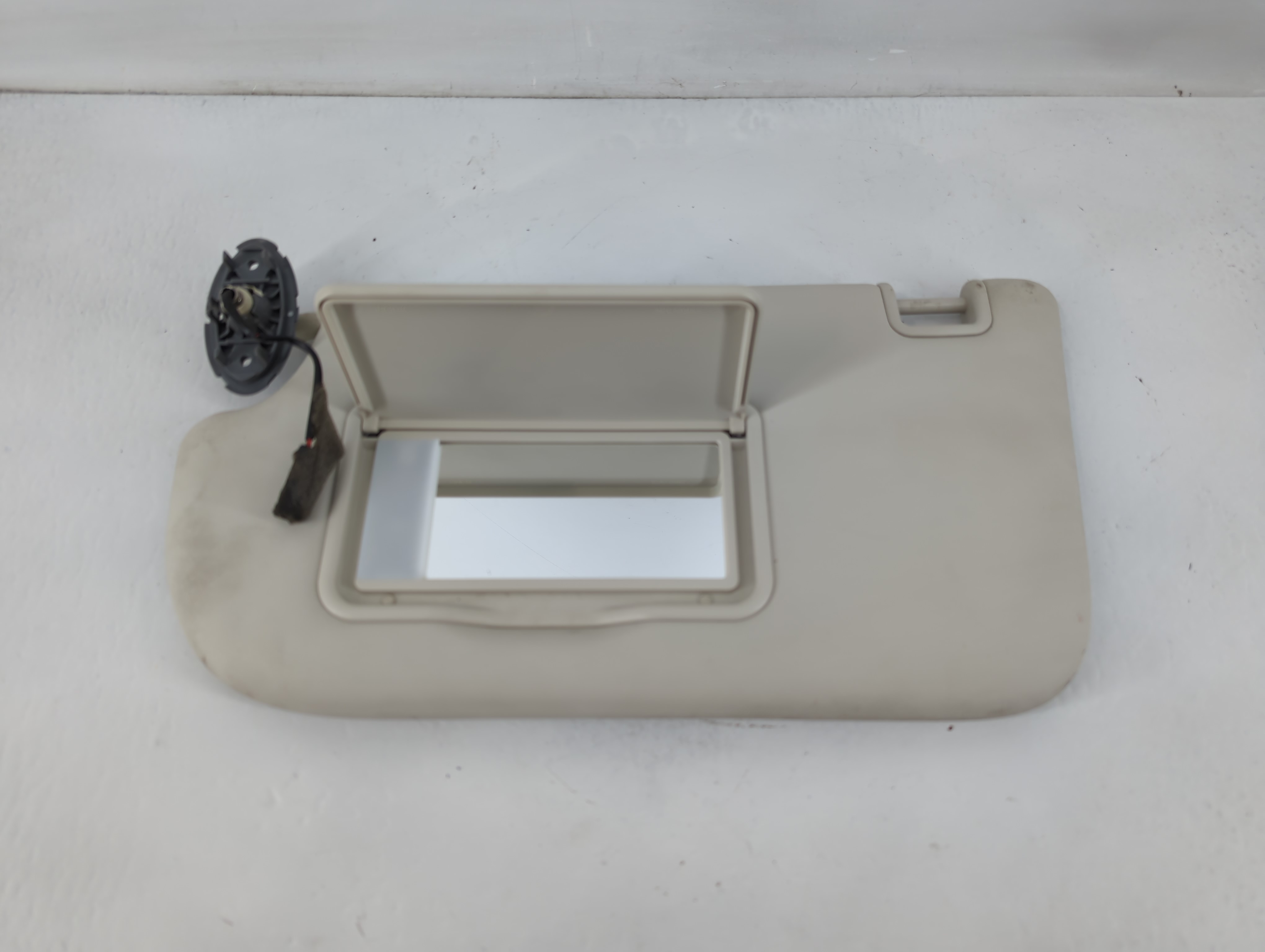 2013-2019 Ford Escape Driver Sun Visor Mirror Left Sunvisor Pale Grey 822263 - Oemusedautoparts1.com