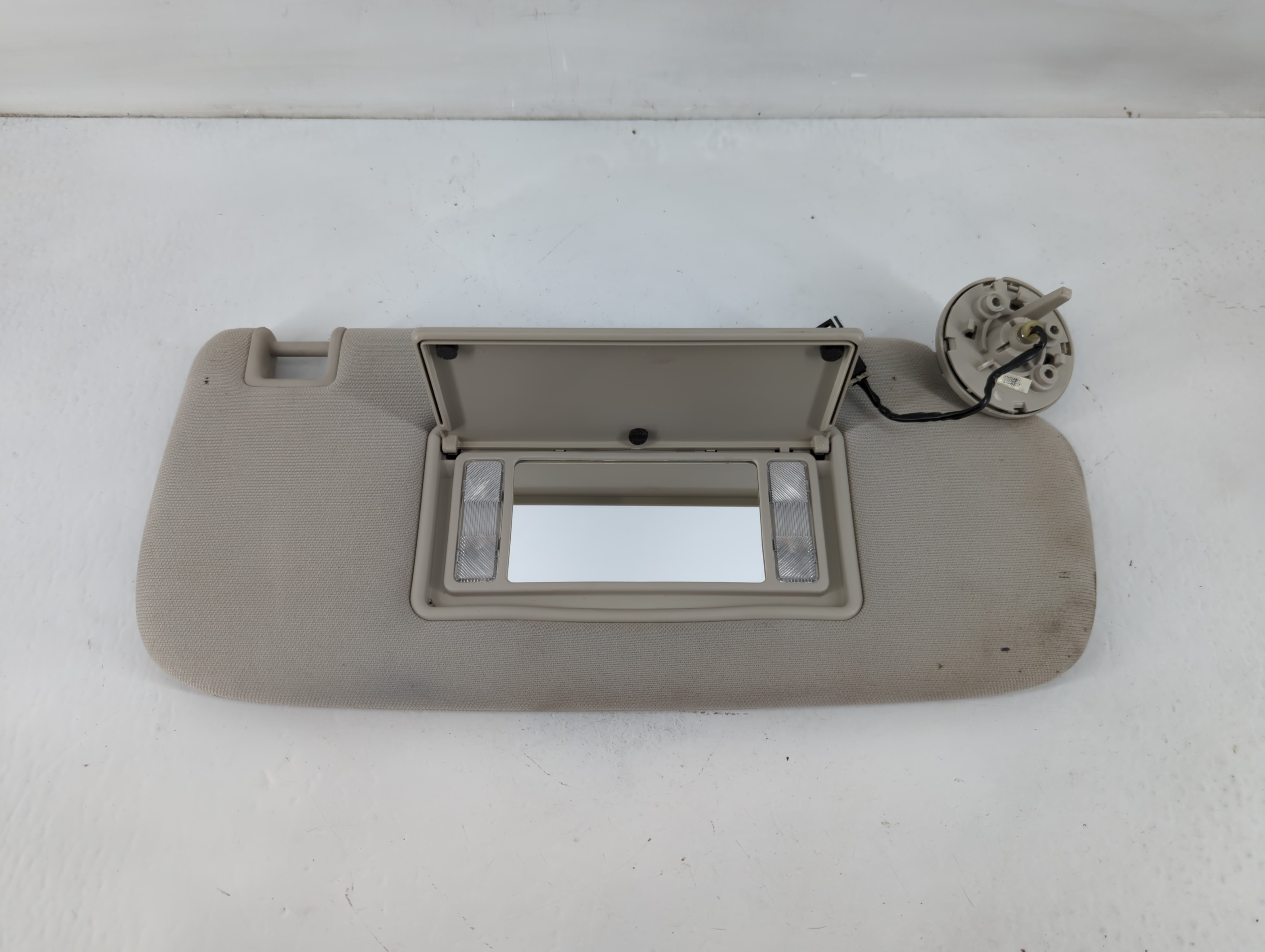 2011-2013 Jeep Grand Cherokee Passenger Sun Visor Mirror Right Sunvisor 822339 - Oemusedautoparts1.com