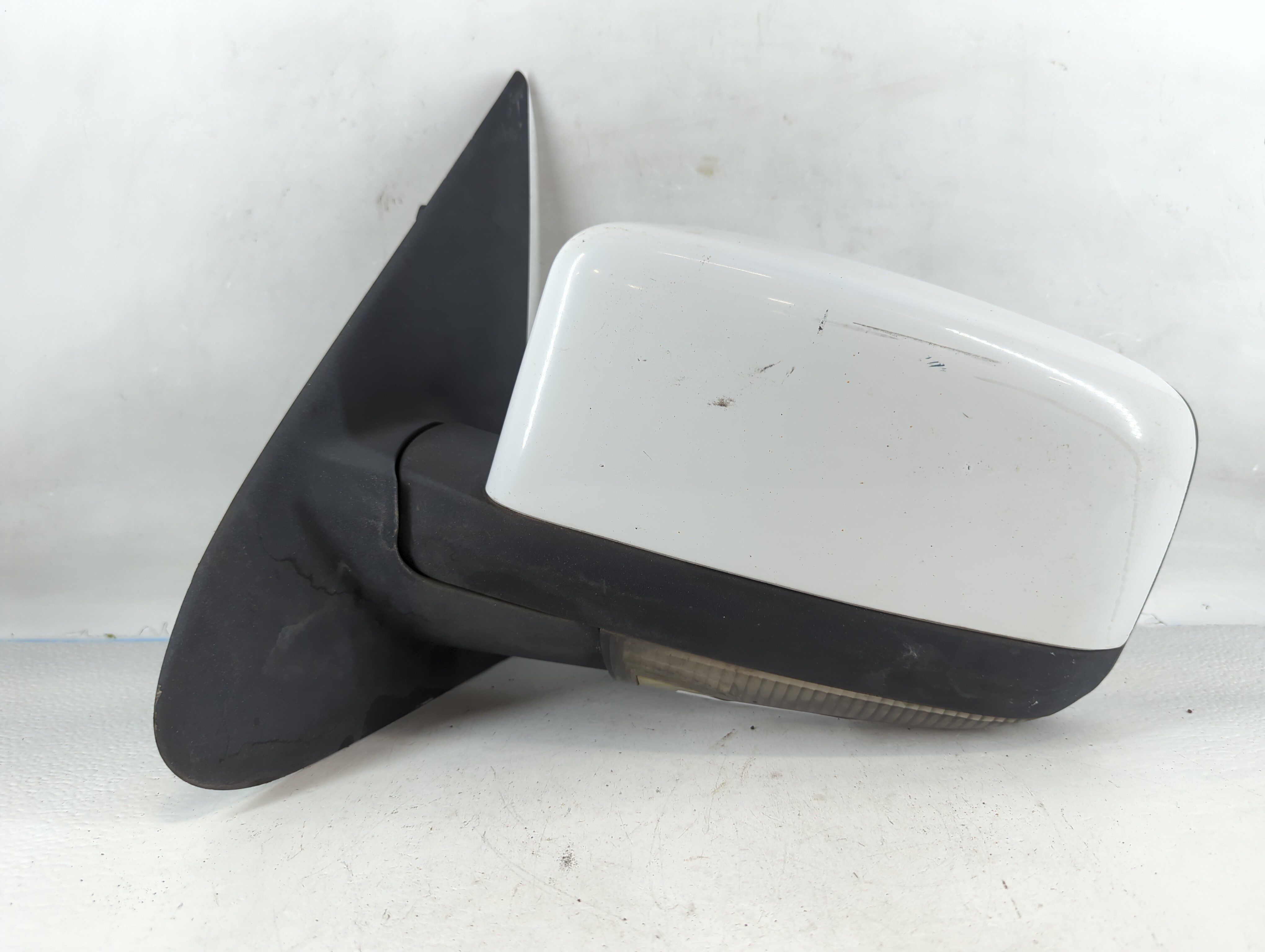2003-2004 Ford Expedition Driver Left Side View Power Door Mirror White 822356 - Oemusedautoparts1.com