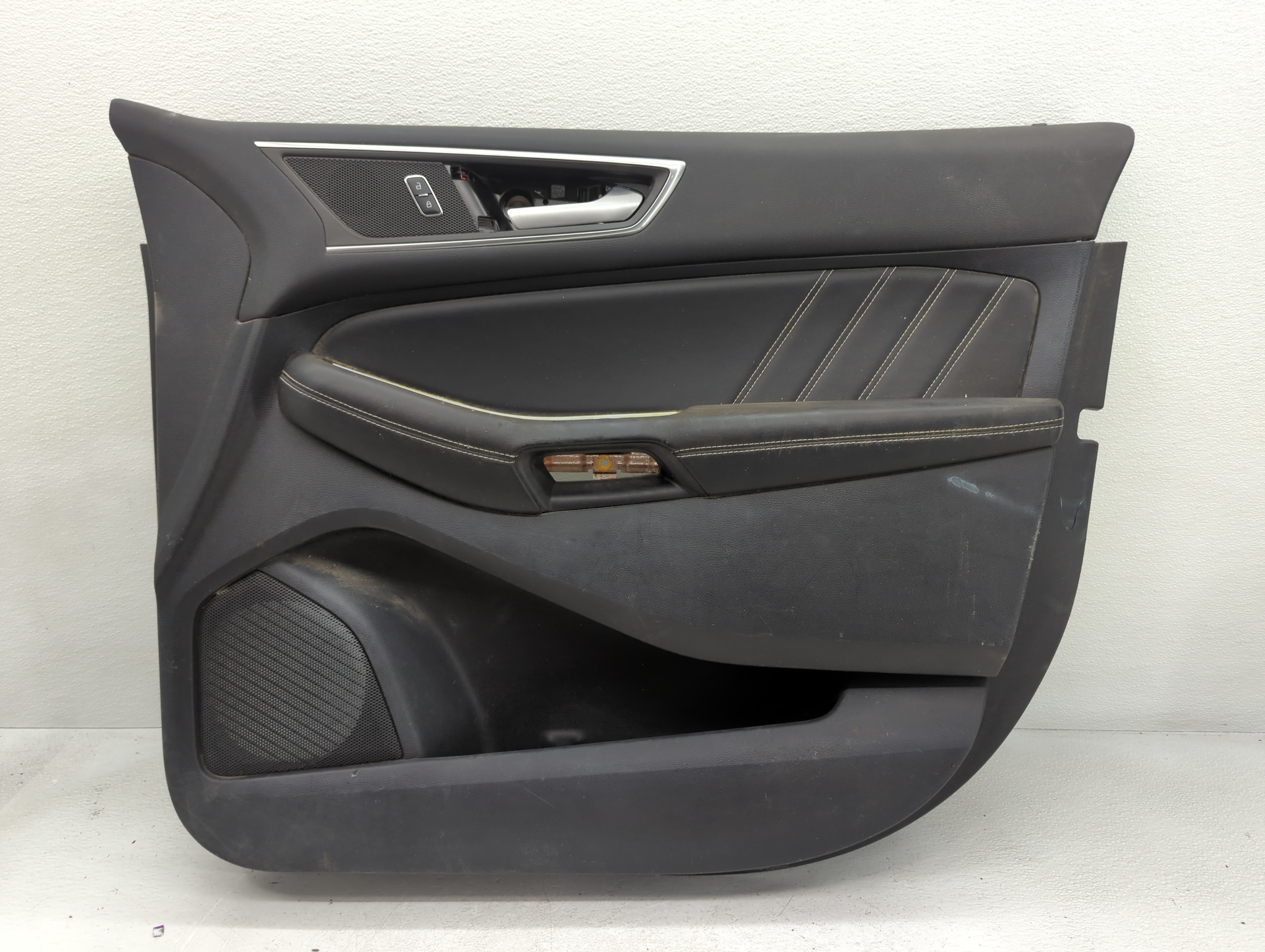 2021 Ford Edge Front Right Passenger Interior Door Panel Trim 822364 - Oemusedautoparts1.com