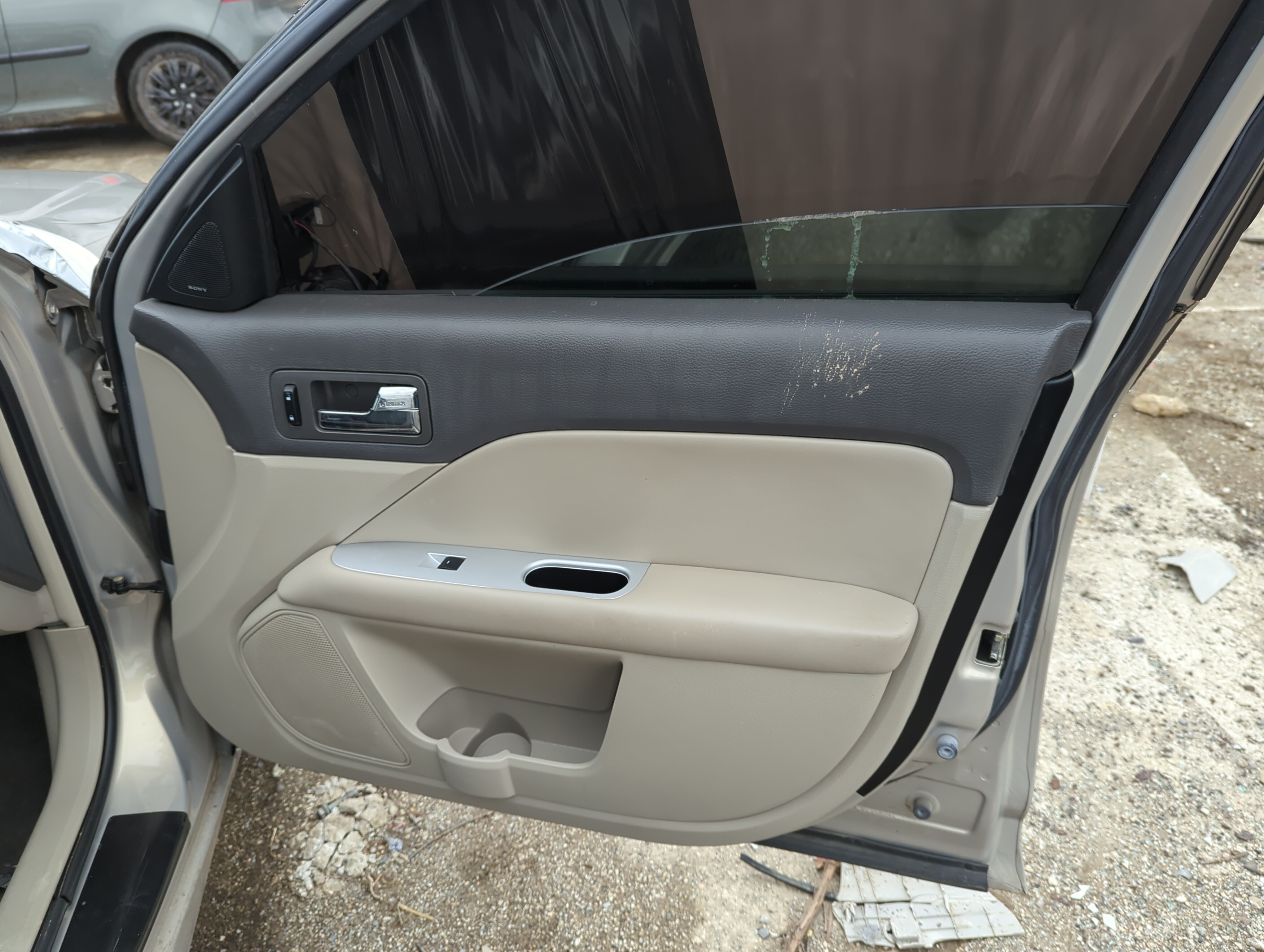 Picture of 2010 Mercury Milan Front Right Passenger Interior Door Panel Trim 822696