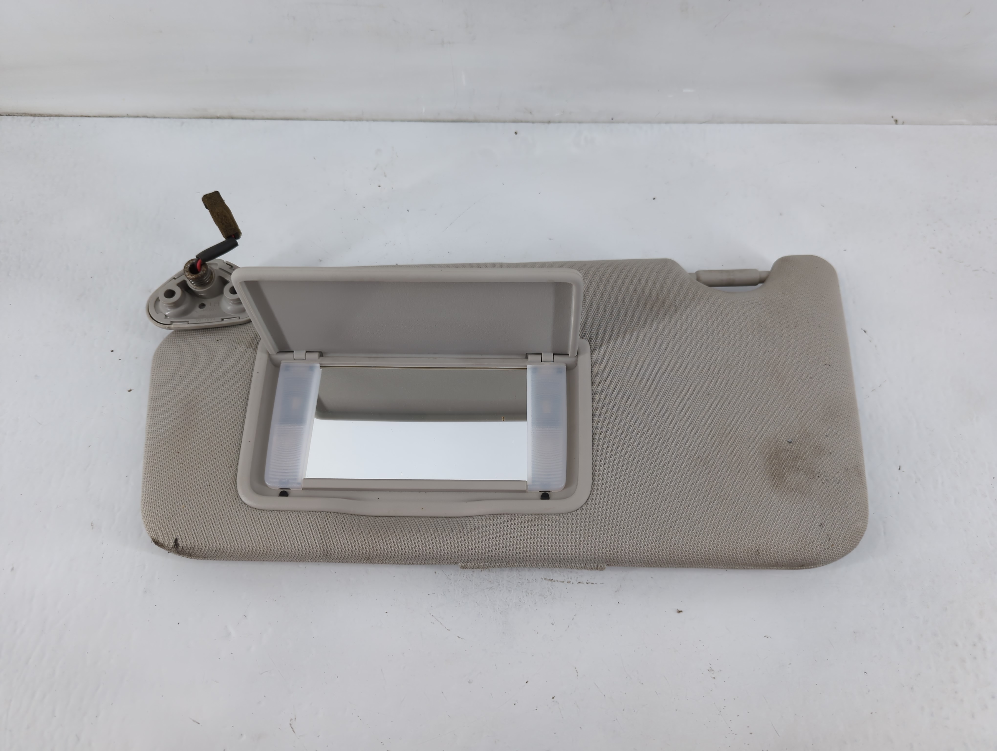 2010-2014 Subaru Legacy Driver Sun Visor Mirror Left Sunvisor Light Beige 822740 - Oemusedautoparts1.com