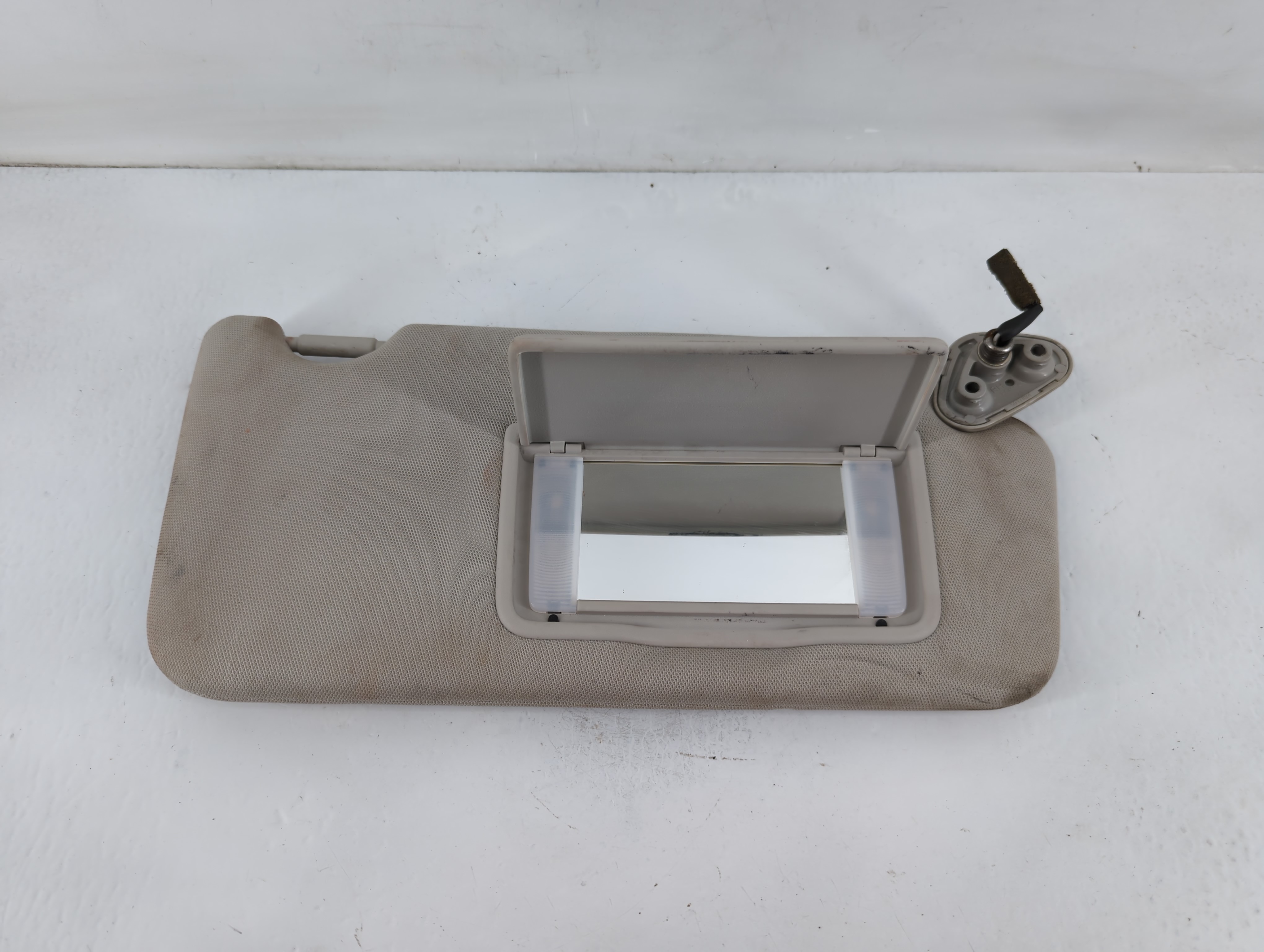 2010-2014 Subaru Legacy Passenger Sun Visor Mirror Right Sunvisor Grey 822744 - Oemusedautoparts1.com