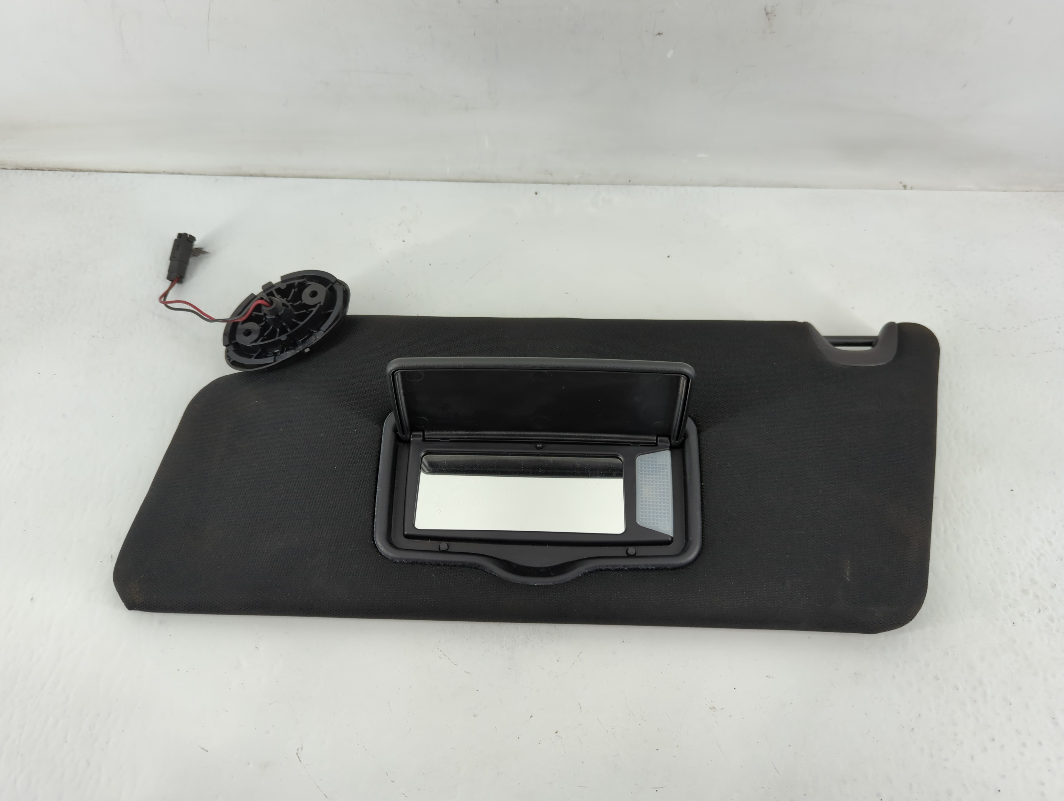2017 Ford Explorer Driver Sun Visor Mirror Left Sunvisor Black 822746 - Oemusedautoparts1.com