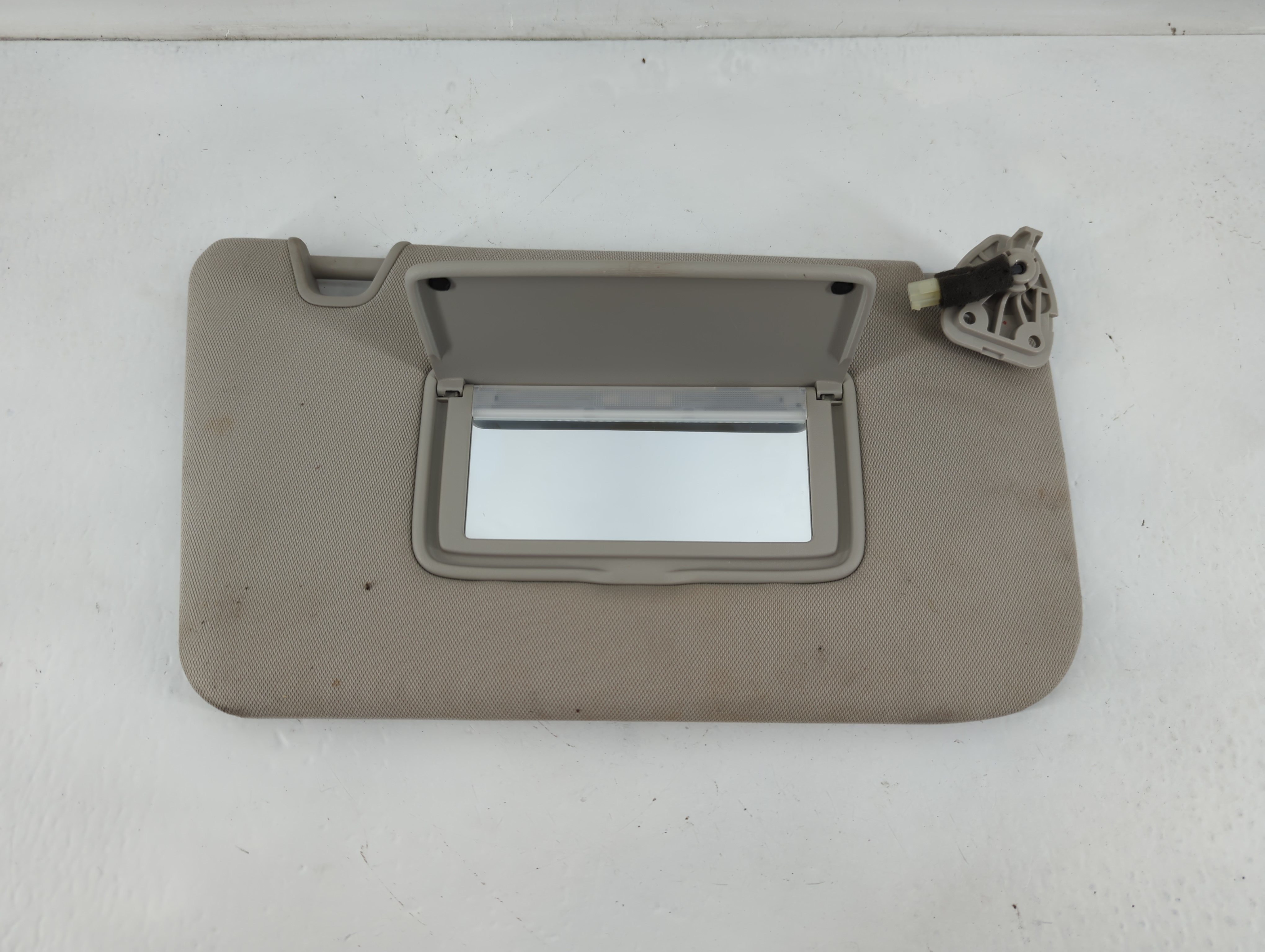 Picture of 2014-2017 Nissan Rogue Passenger Sun Visor Mirror Right Sunvisor Grey 822942