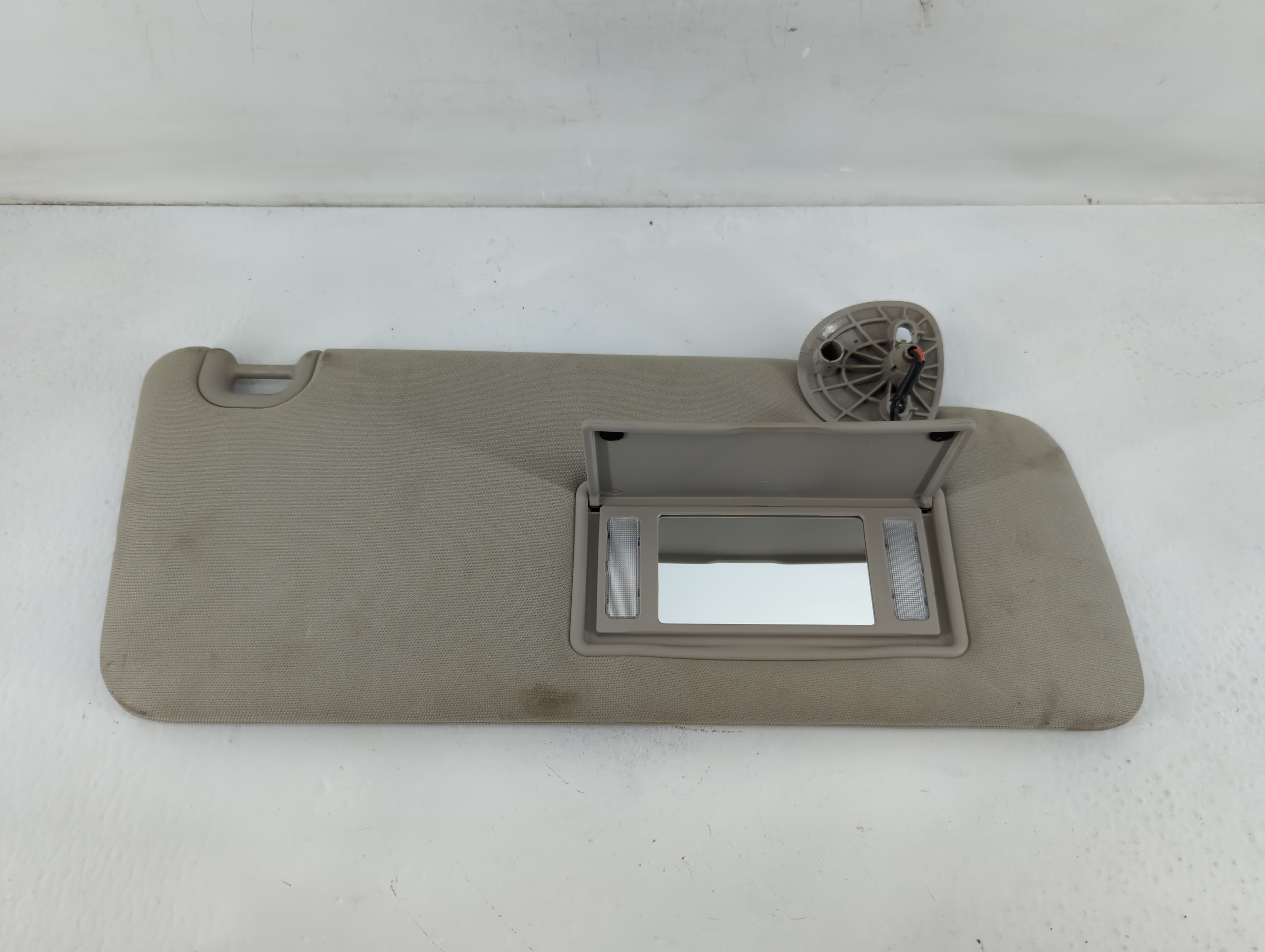 Dodge Ram 1500 Passenger Sun Visor Mirror Right Sunvisor Grey 822944 - Oemusedautoparts1.com