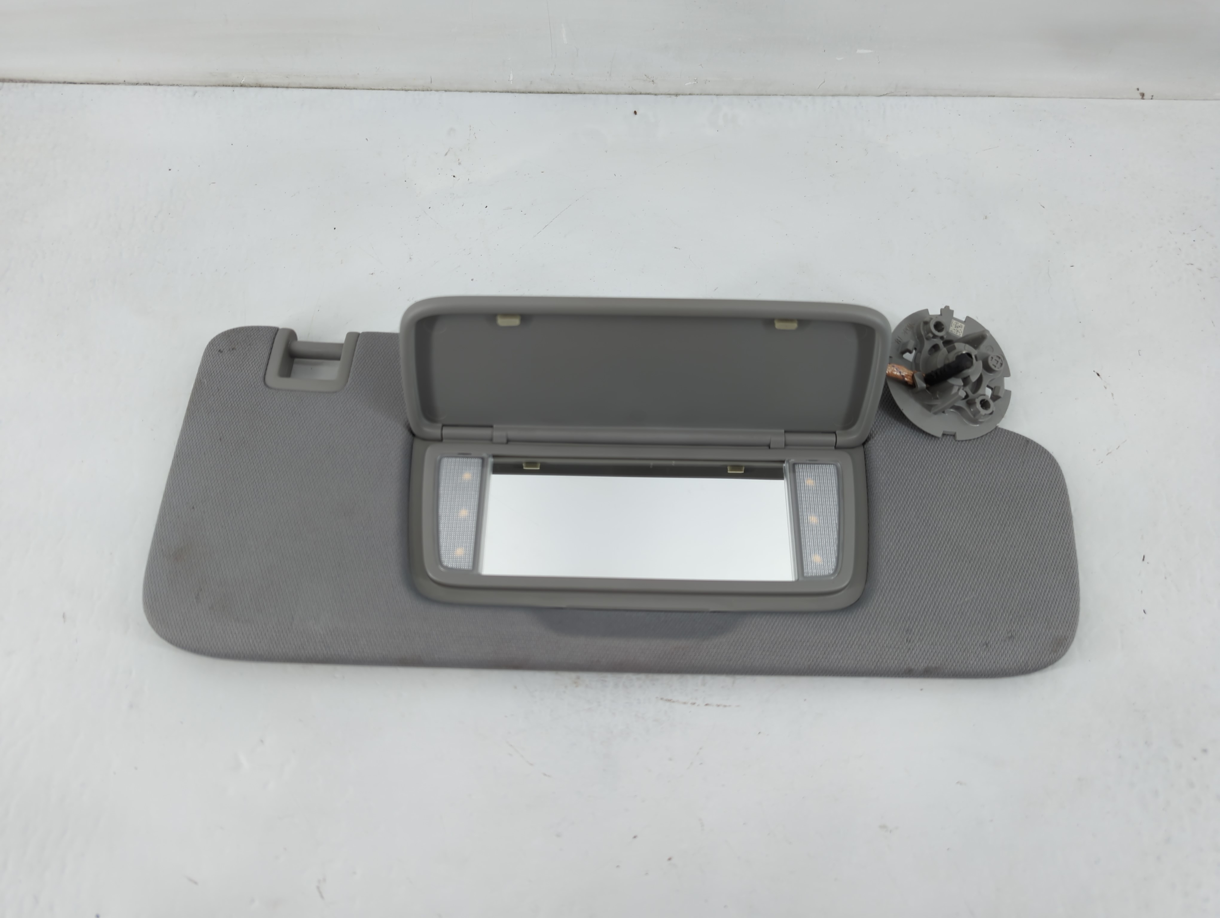 2018-2019 Chevrolet Equinox Passenger Sun Visor Mirror Right Sunvisor 822969 - Oemusedautoparts1.com