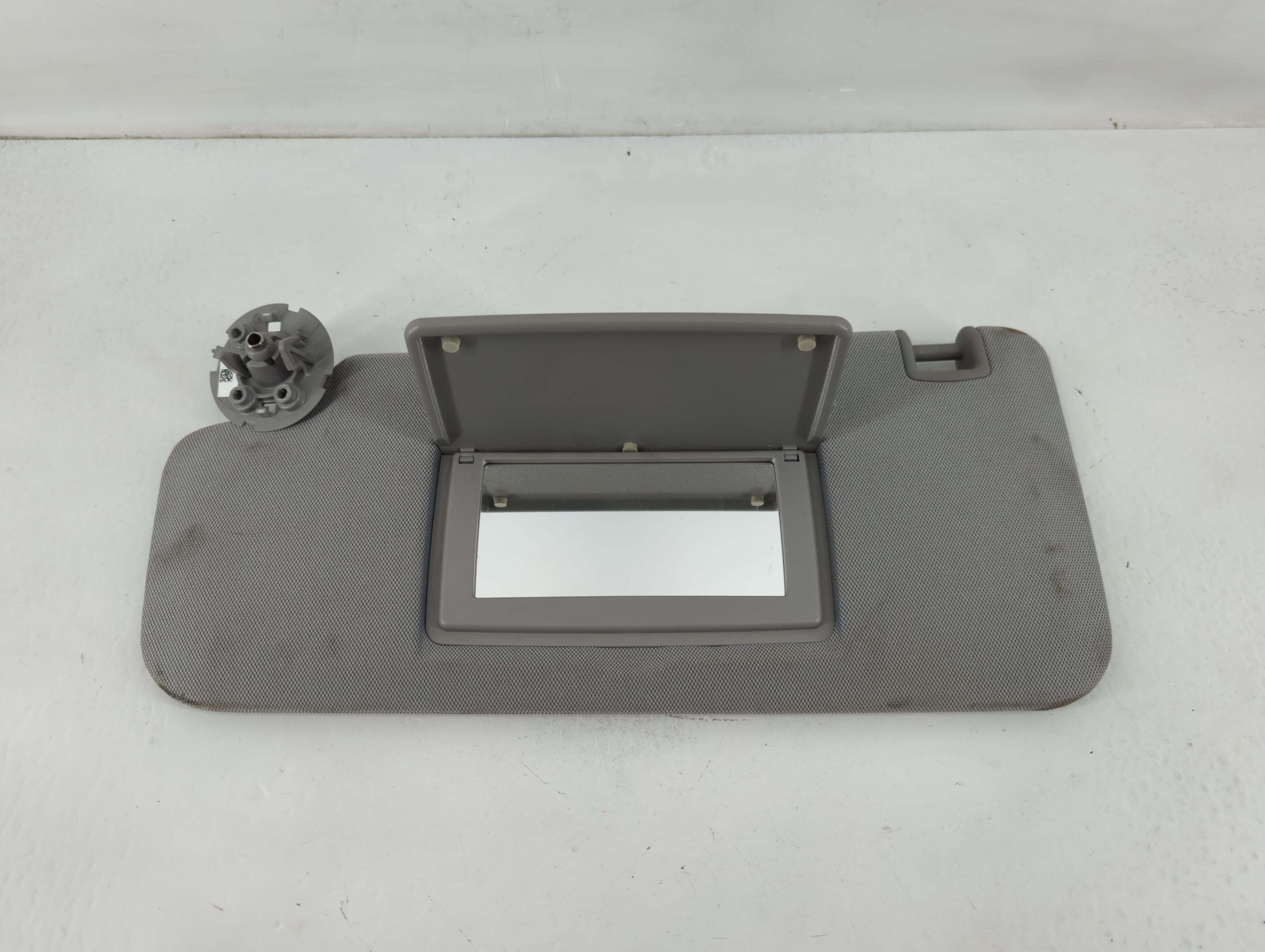 2017-2021 Chevrolet Trax Driver Sun Visor Mirror Left Sunvisor Grey 822973 - Oemusedautoparts1.com
