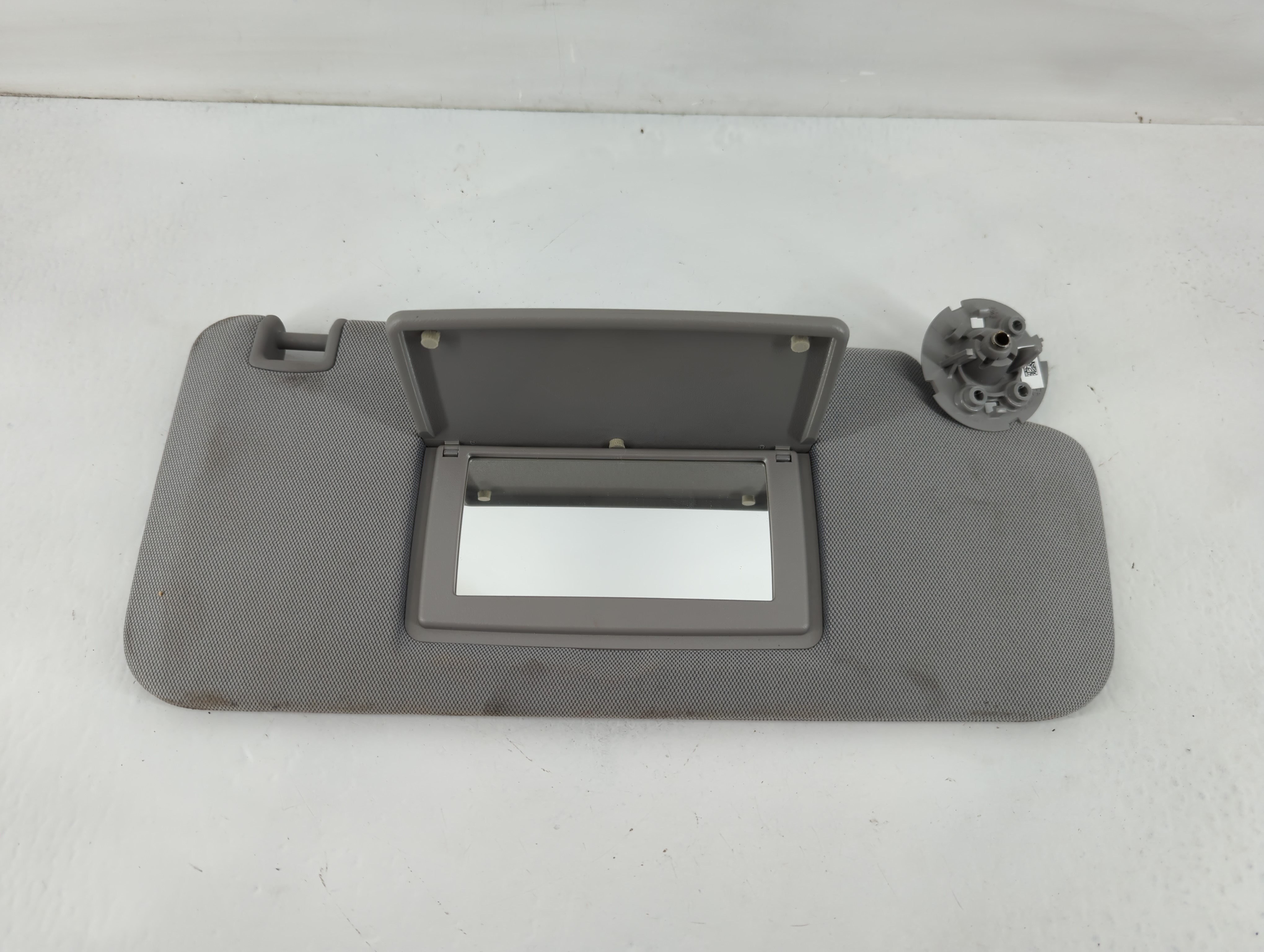2017-2021 Chevrolet Trax Passenger Sun Visor Mirror Right Sunvisor Grey 822974 - Oemusedautoparts1.com