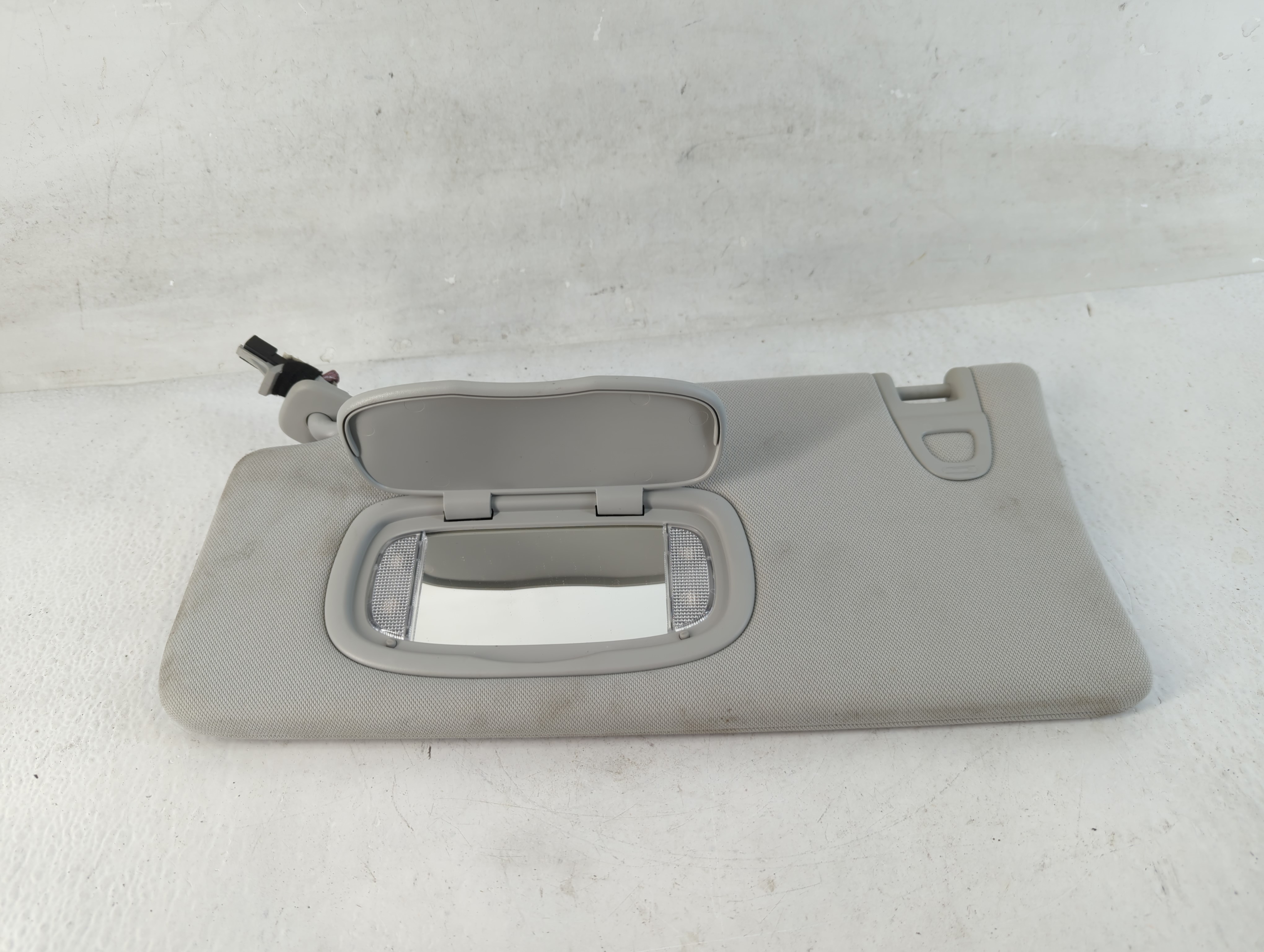 2020 Jeep Compass Driver Sun Visor Mirror Left Sunvisor Grey 822980 - Oemusedautoparts1.com