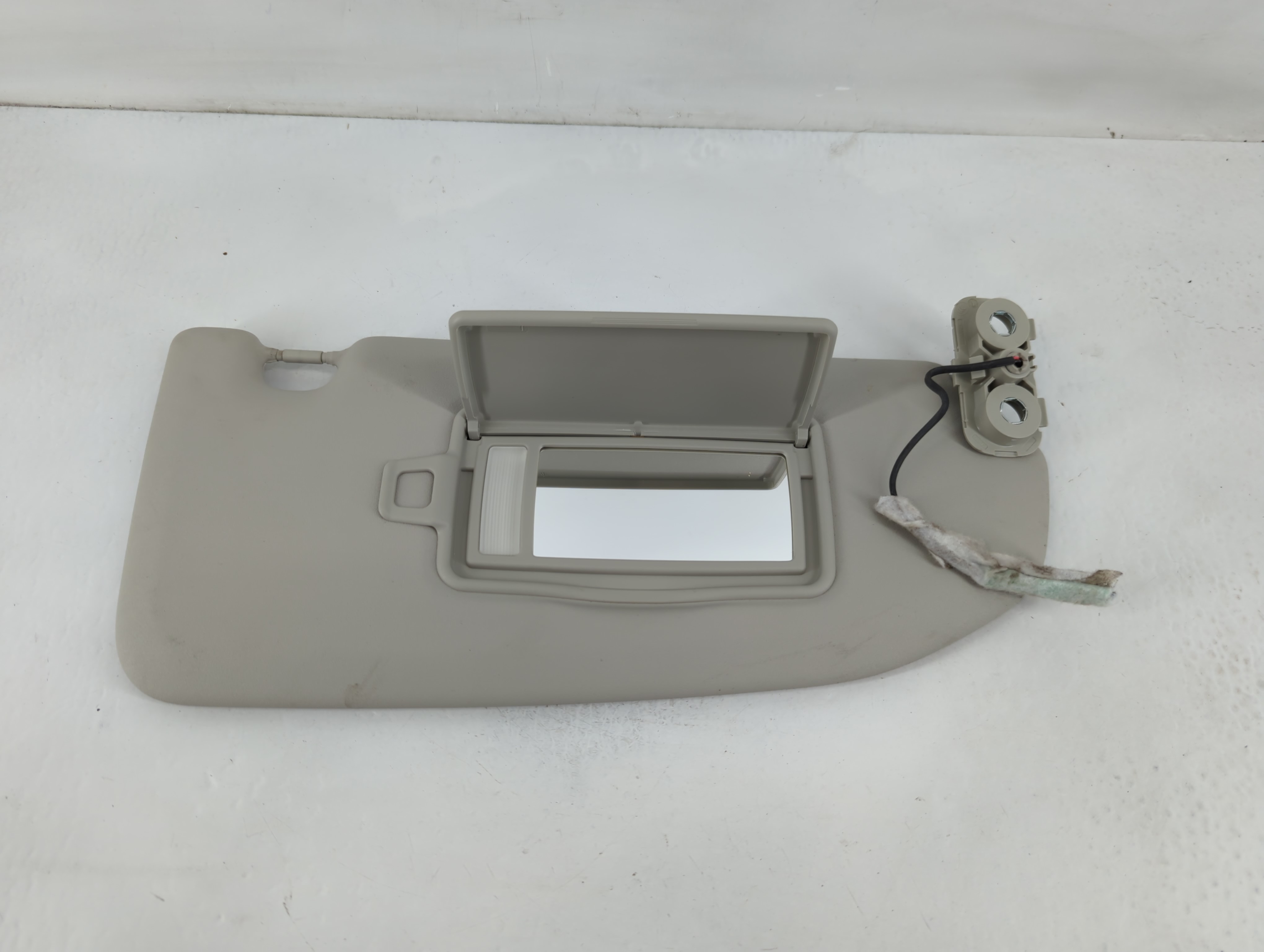 Picture of 2018-2021 Volvo Xc60 Passenger Sun Visor Mirror Right Sunvisor Grey 823041