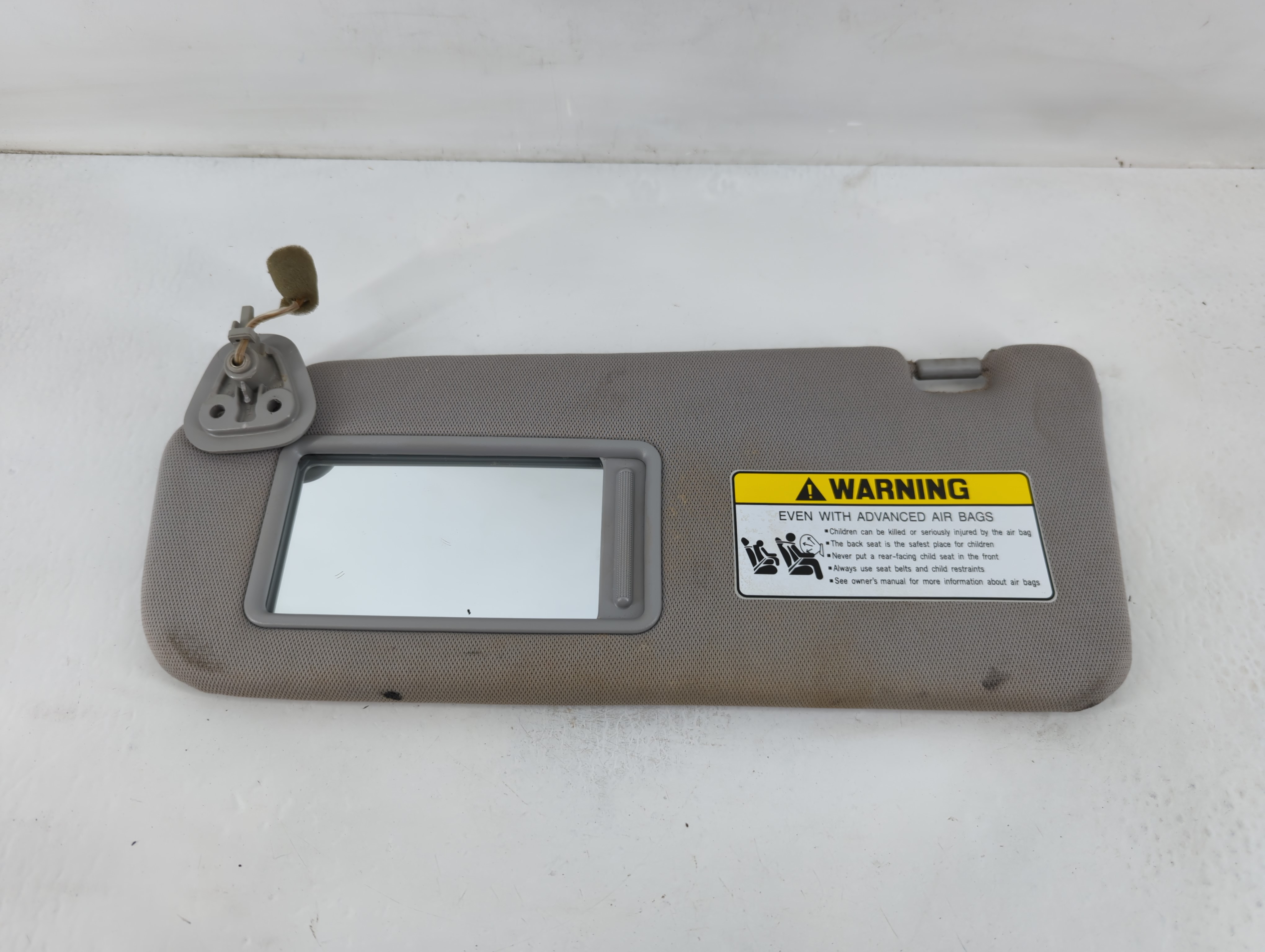 2010-2012 Hyundai Santa Fe Passenger Sun Visor Mirror Right Sunvisor Grey 823048 - Oemusedautoparts1.com