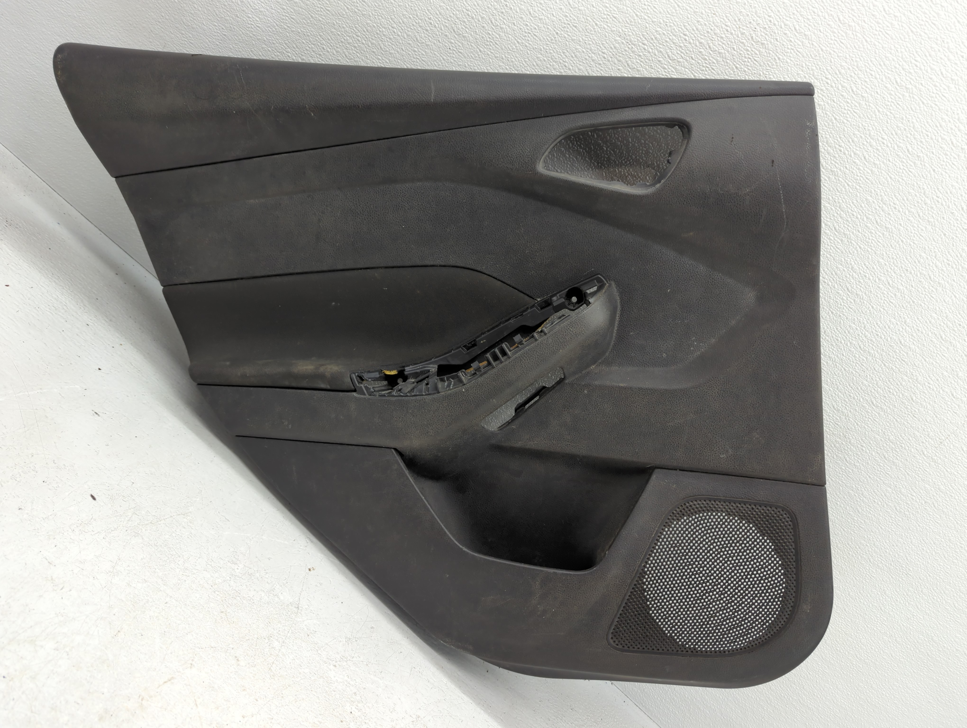 2013 Ford Focus Front Left Driver Interior Door Panel Trim 823081 - Oemusedautoparts1.com